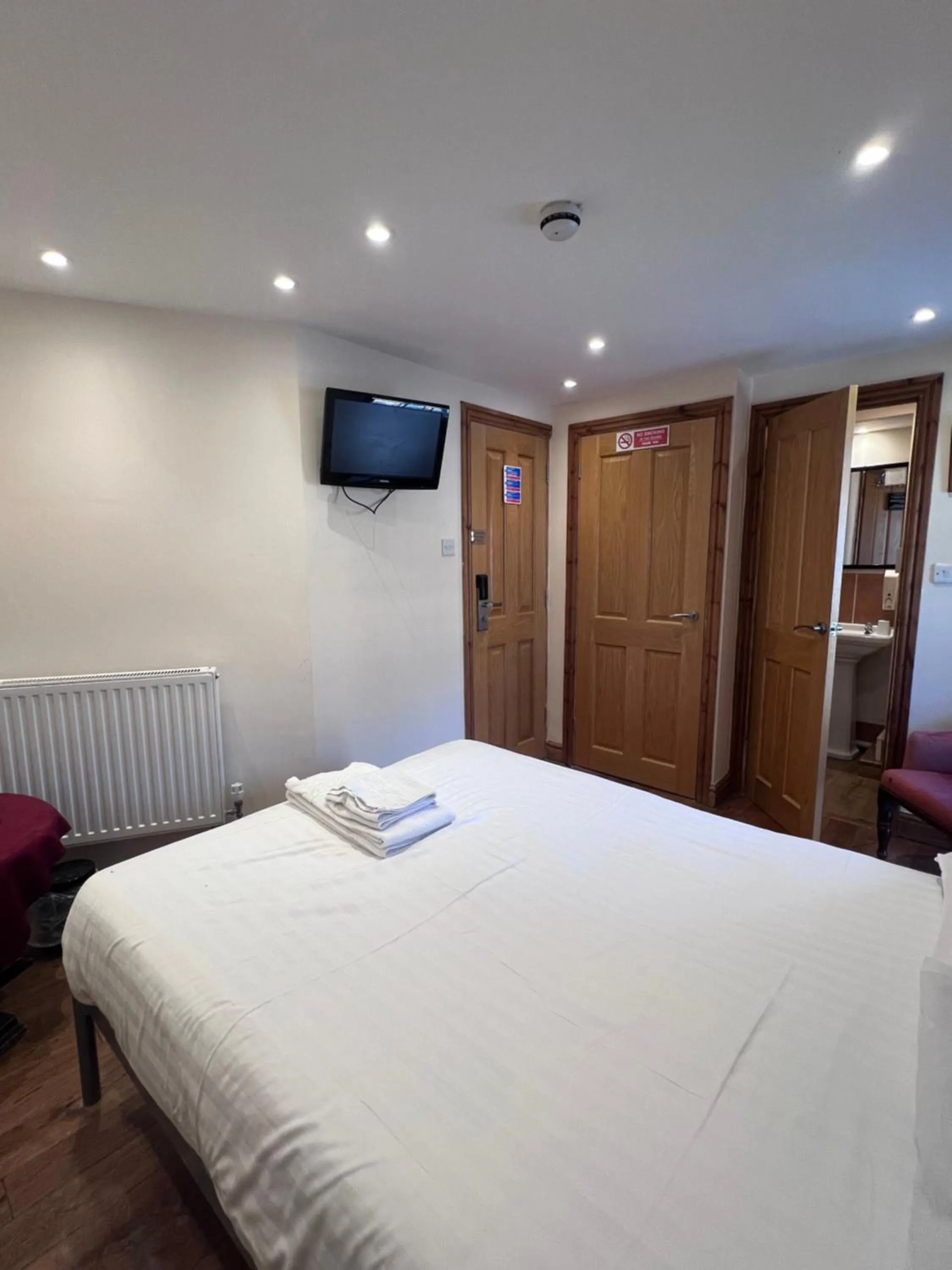 Bed in Royal Britannia Hotel