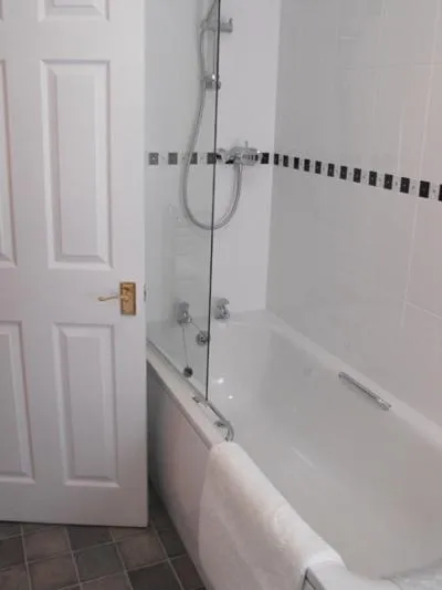 Shower in The Rockford Inn