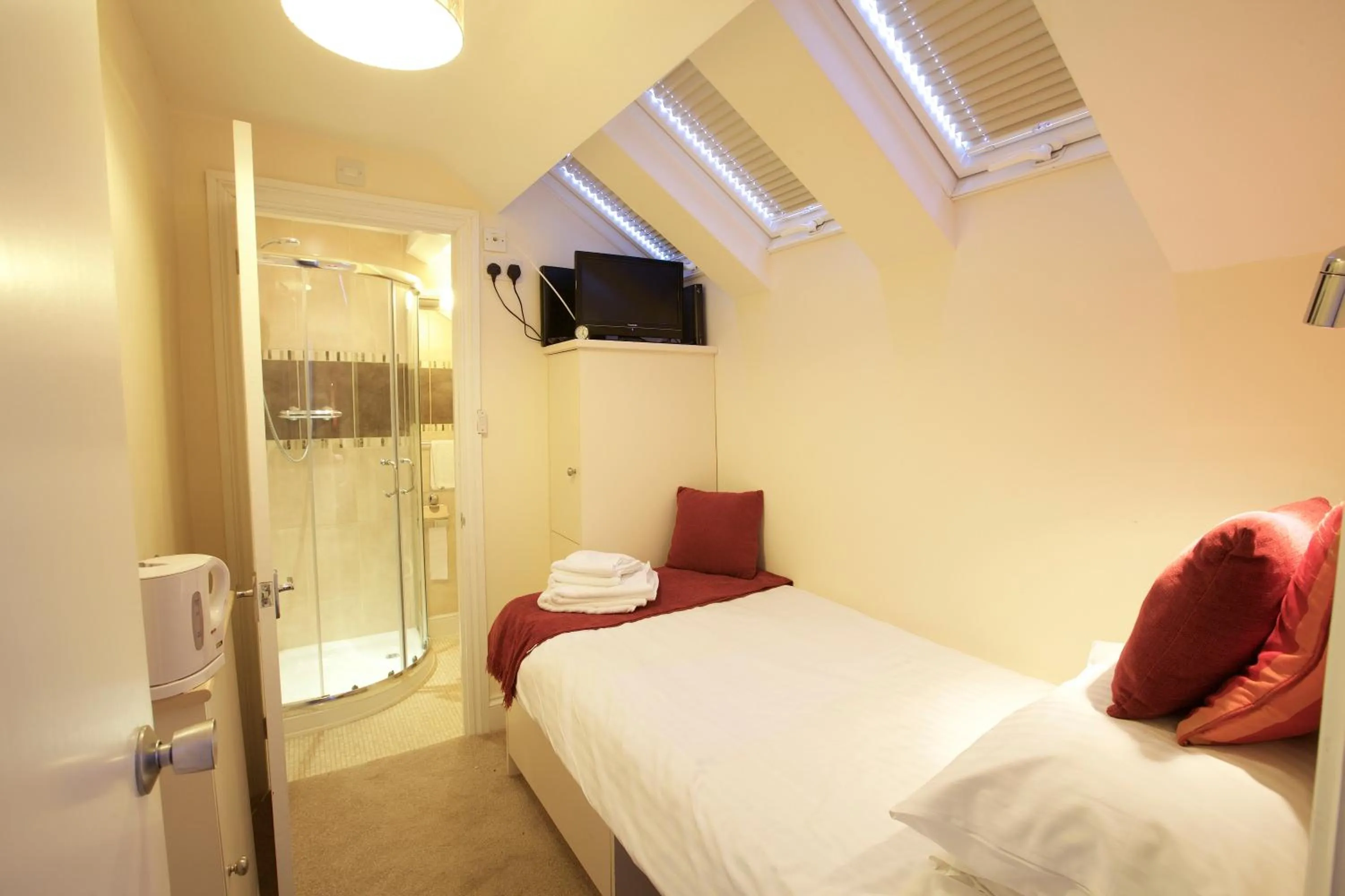 Bedroom in The Rockford Inn