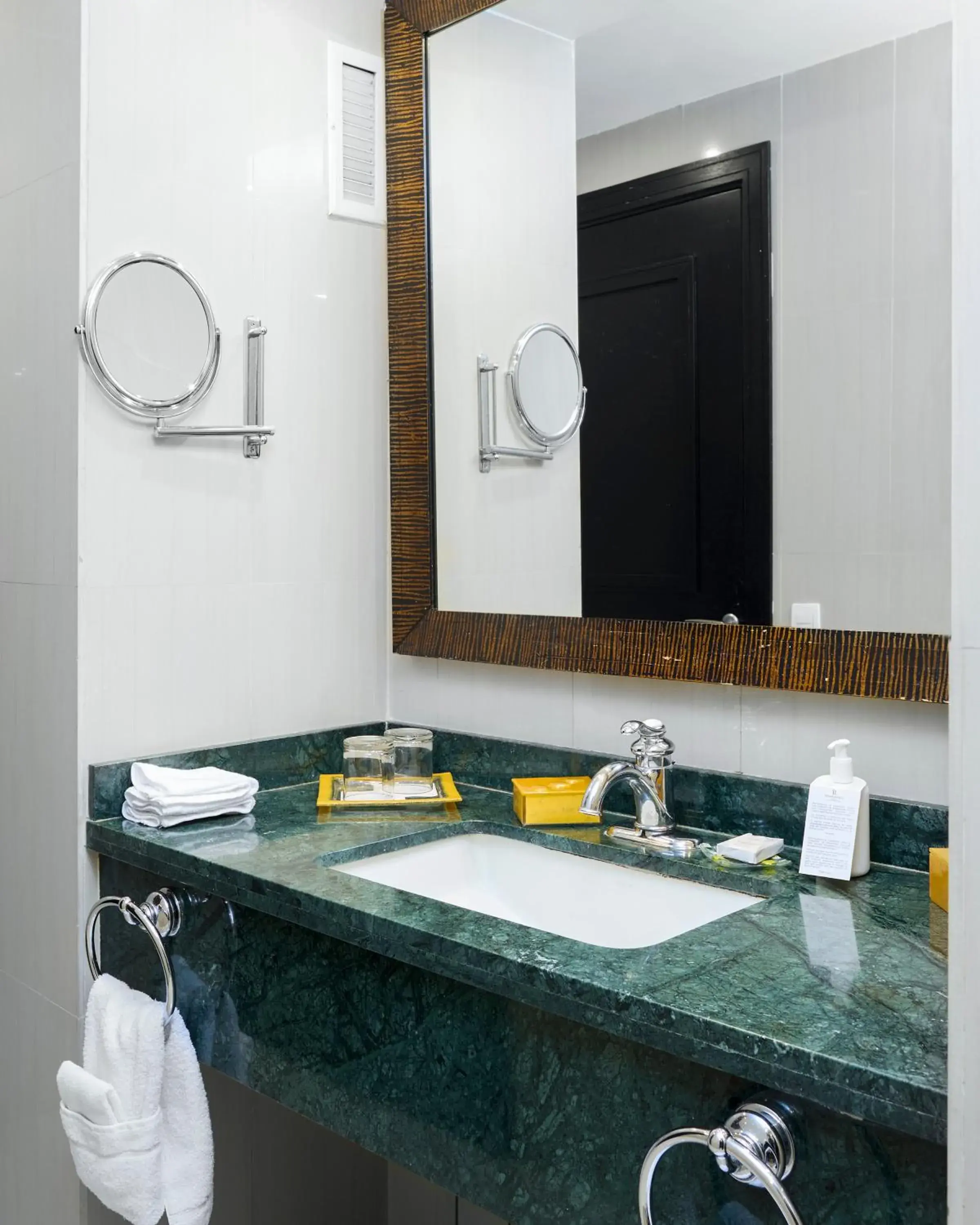 Guest Room with Two Double Beds in Renaissance Caracas La Castellana Hotel Guest Room with Two Double Beds in Renaissance Caracas La Castellana Hotel