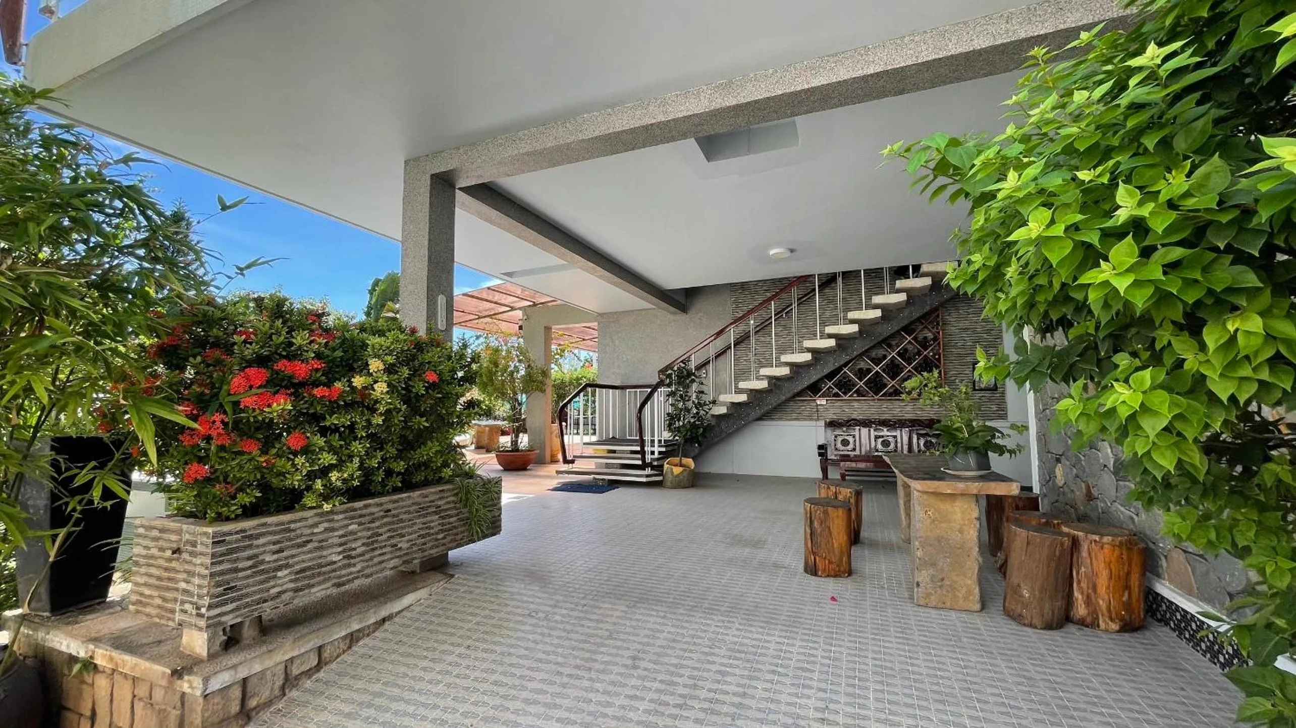 Patio in Ananas Beach Hotel