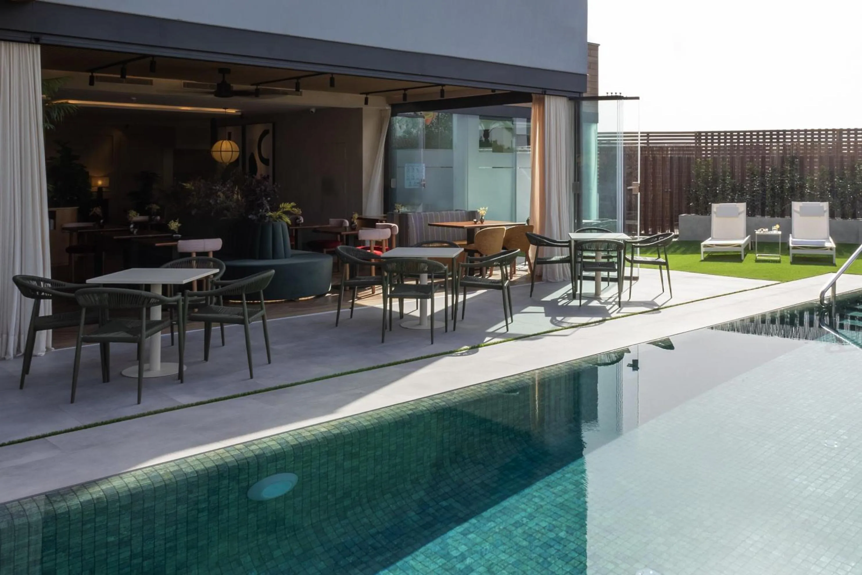 Swimming pool in Sevilla Green Suites