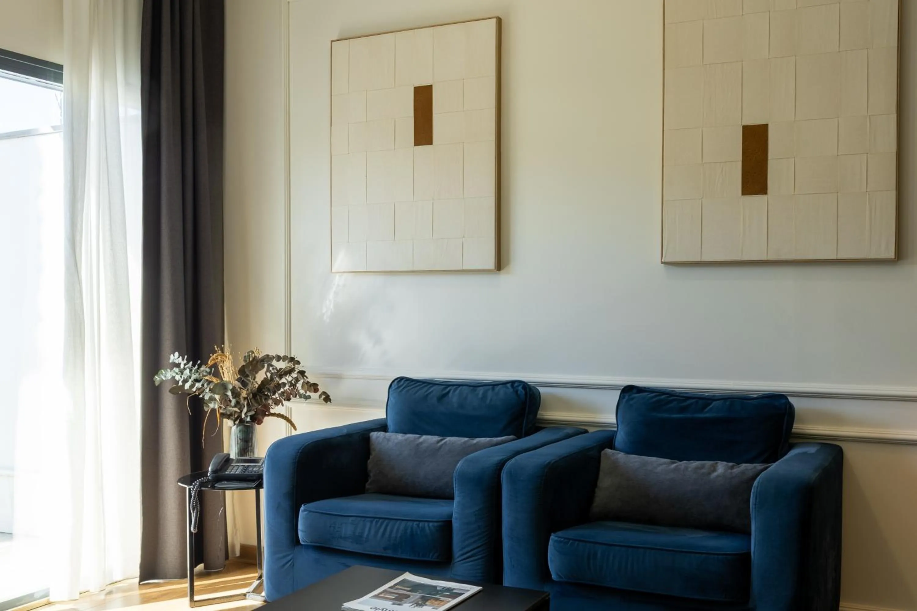 Seating area in Sevilla Green Suites