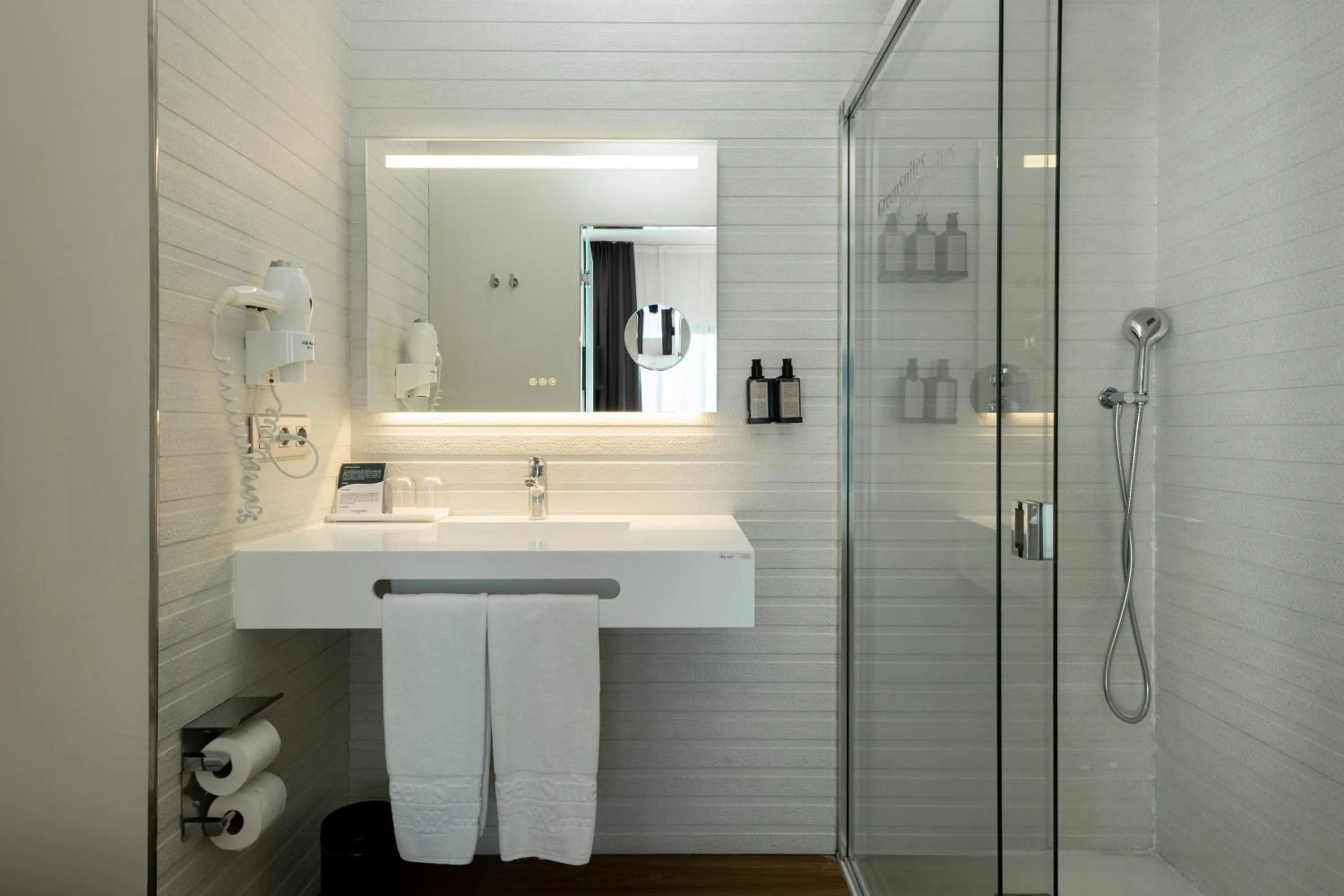 Shower in Sevilla Green Suites