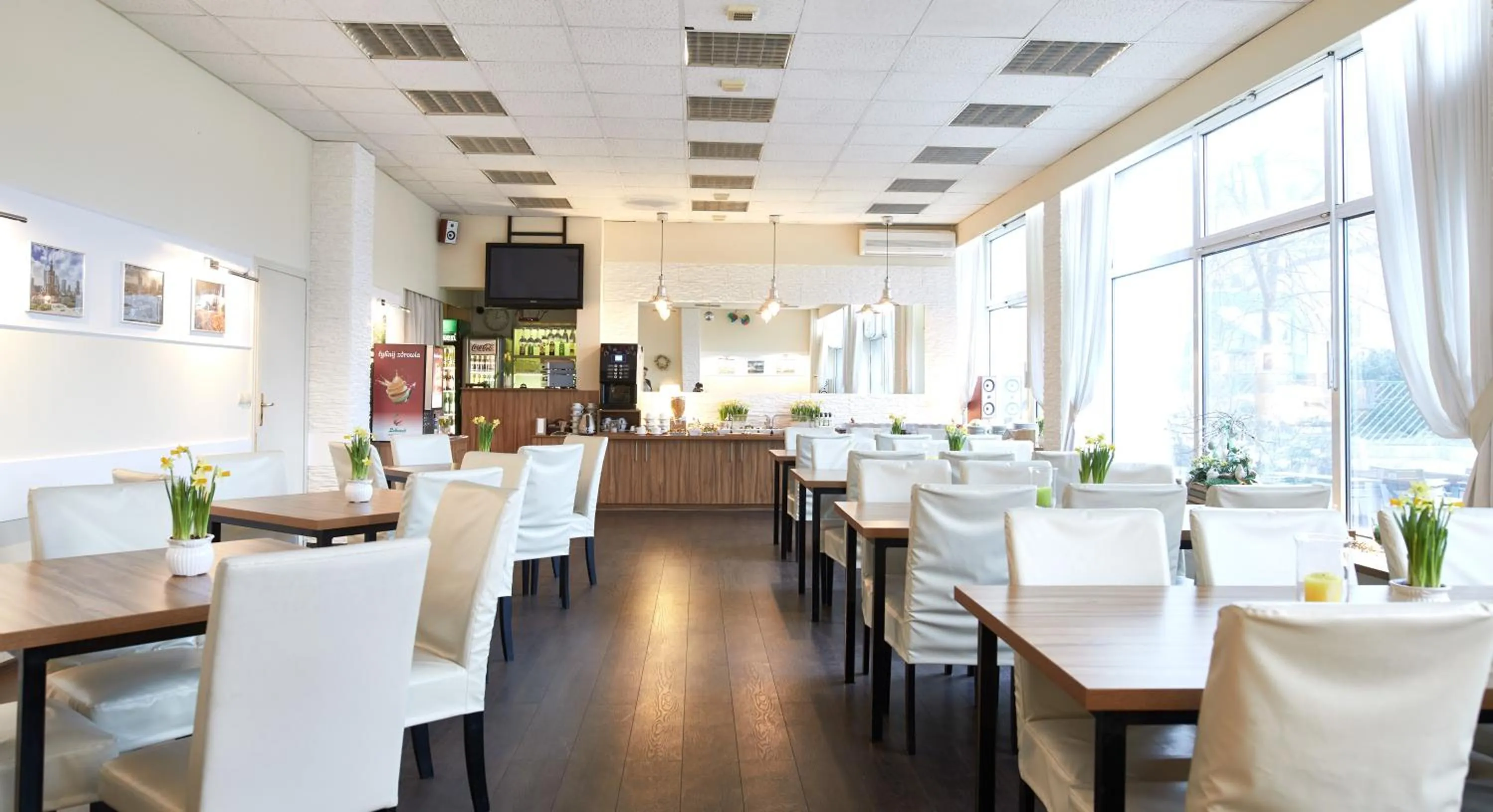 Restaurant/Places to Eat in Hotel Colibra