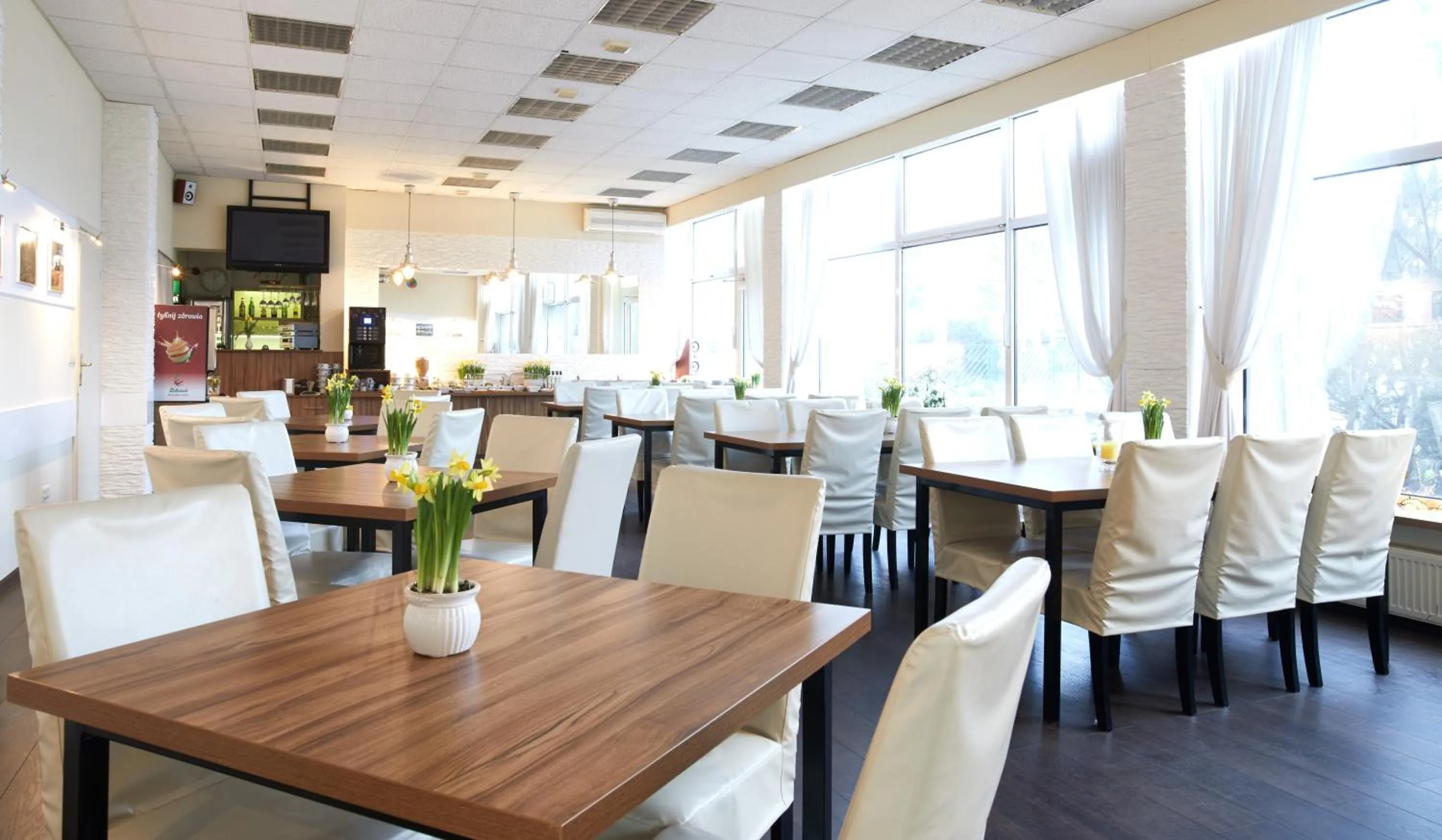 Restaurant/Places to Eat in Hotel Colibra