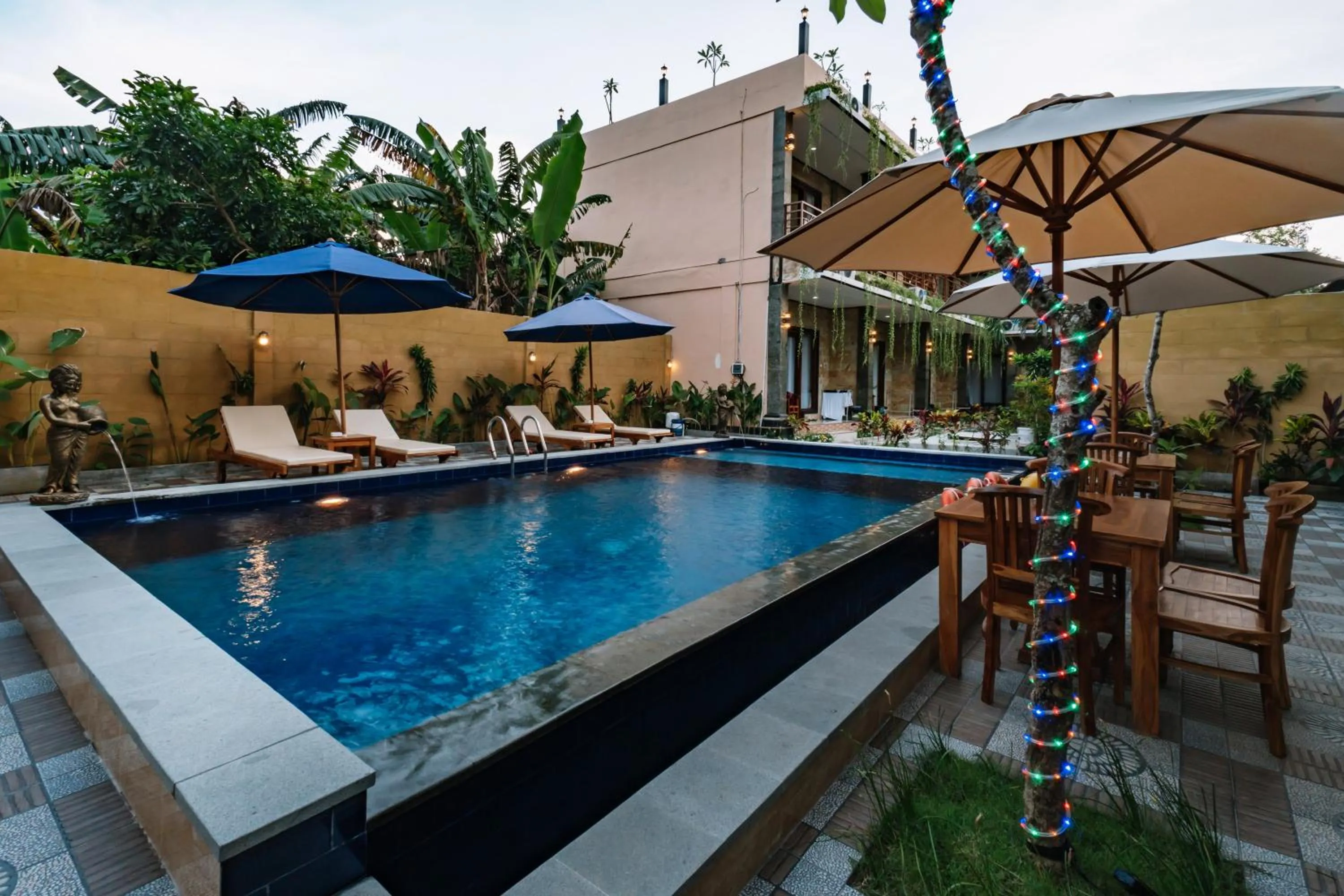 Swimming pool in Sari Nusa Inn