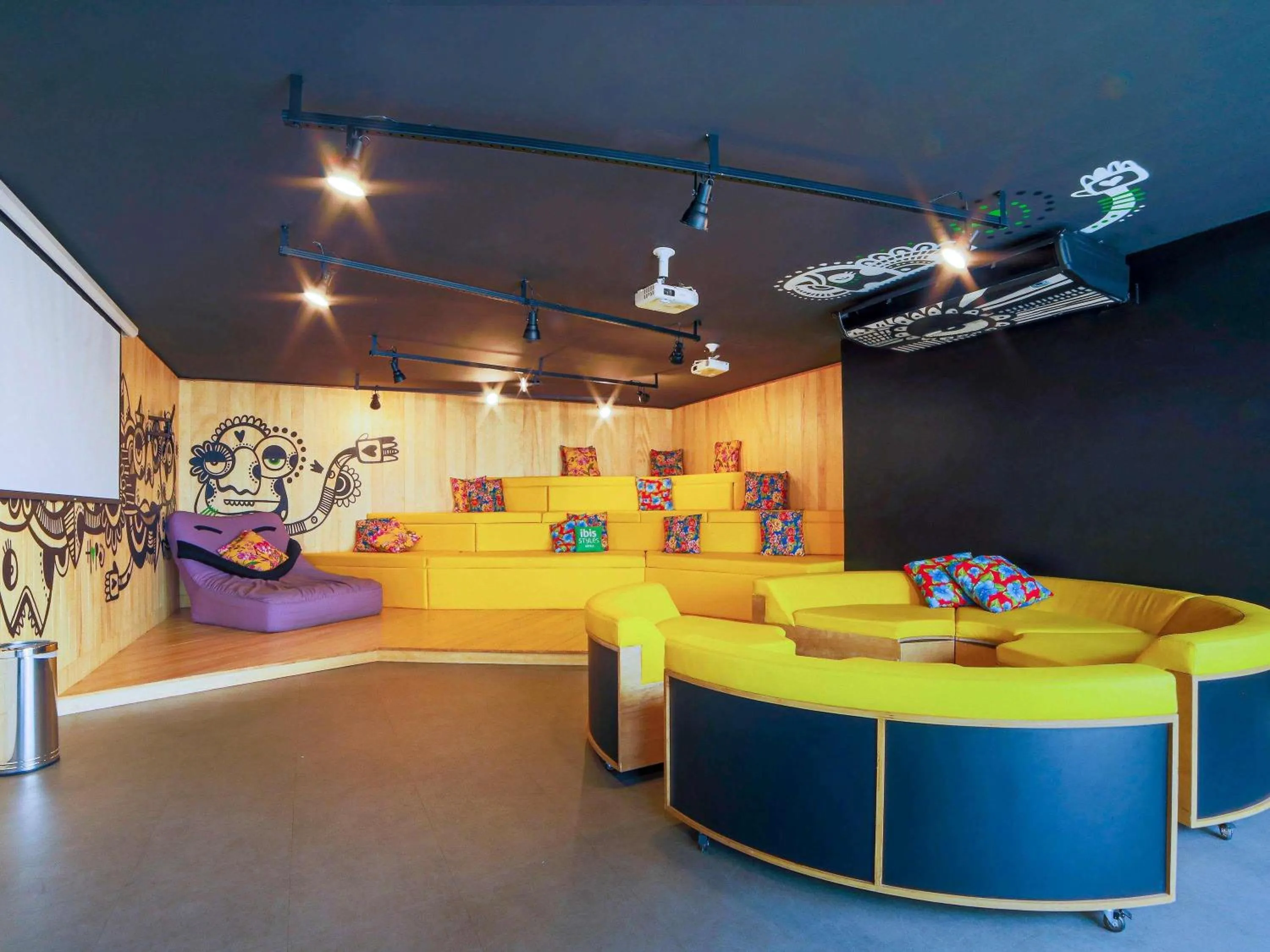 Meeting/conference room in ibis Styles SP Faria Lima