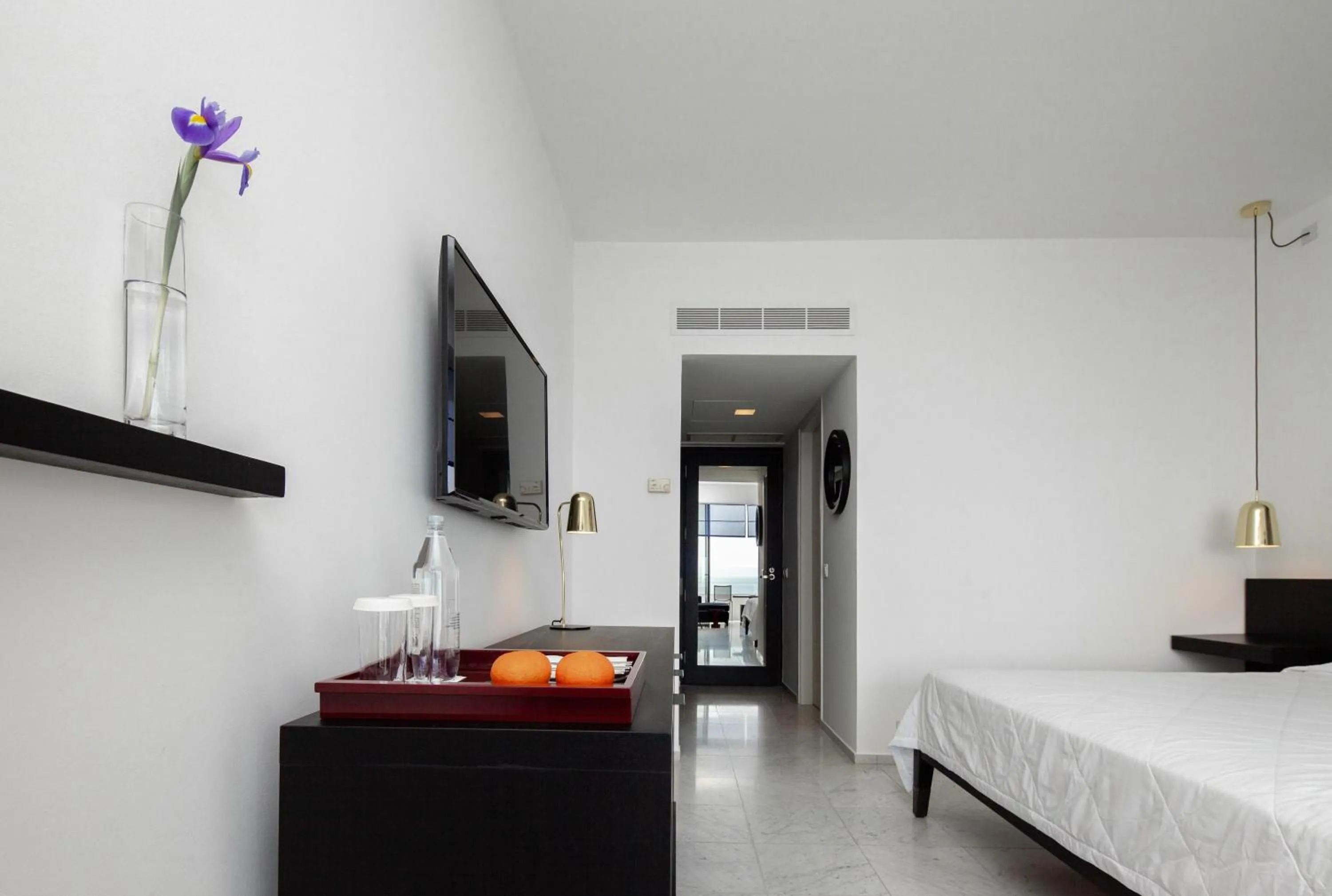 Photo of the whole room, Bed in Almyra