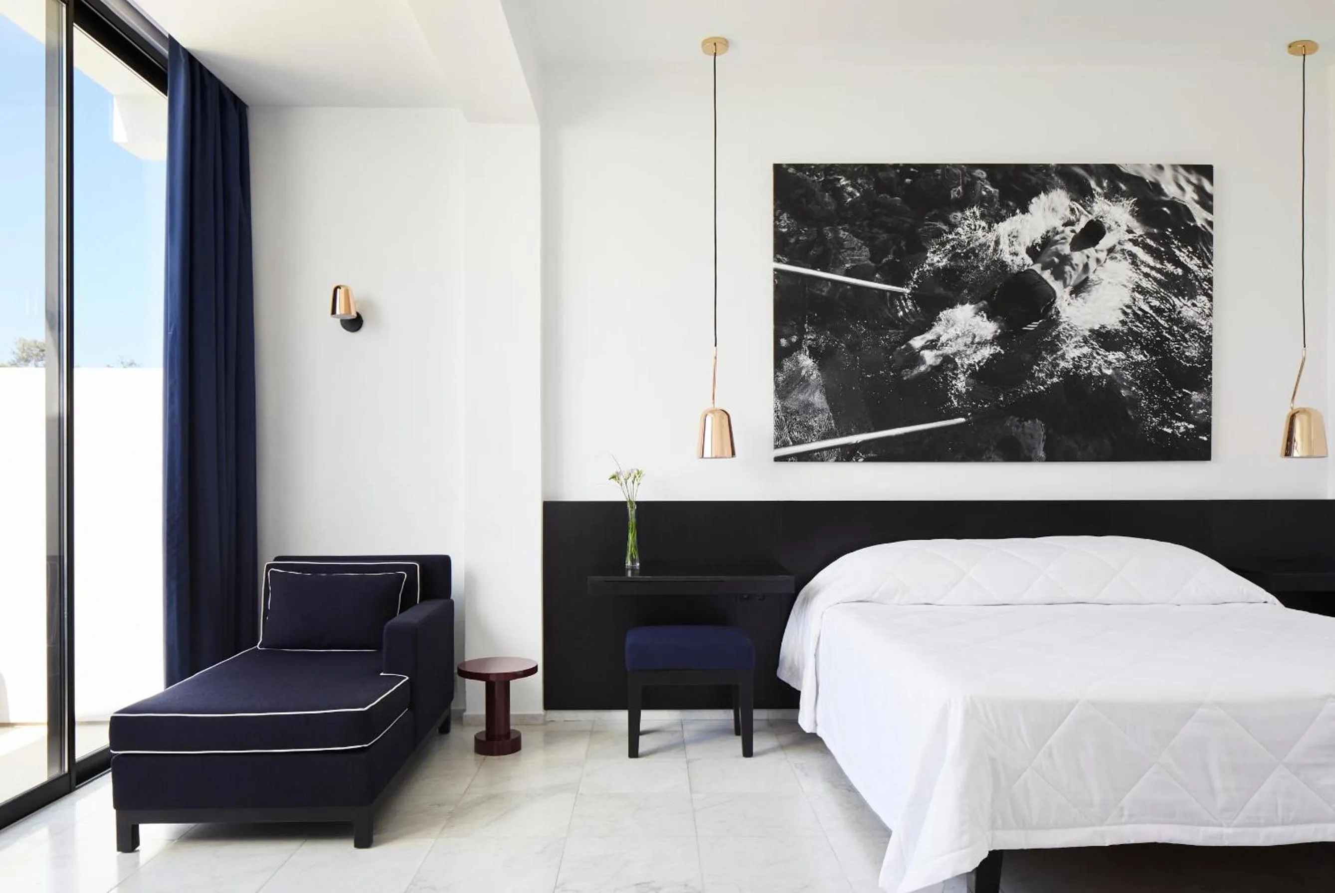 Photo of the whole room, Bed in Almyra