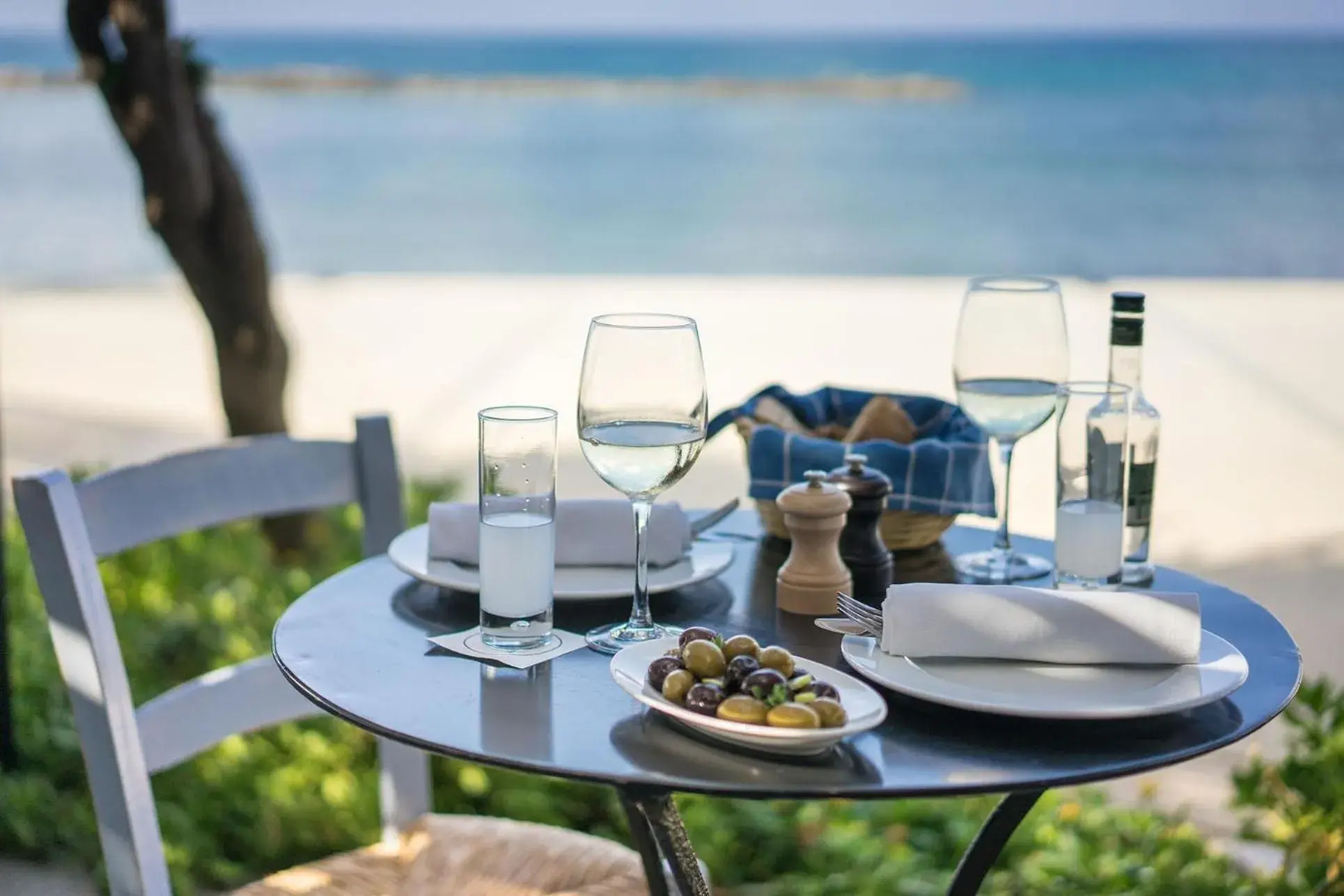 Restaurant/places to eat in Almyra Restaurant/places to eat in Almyra