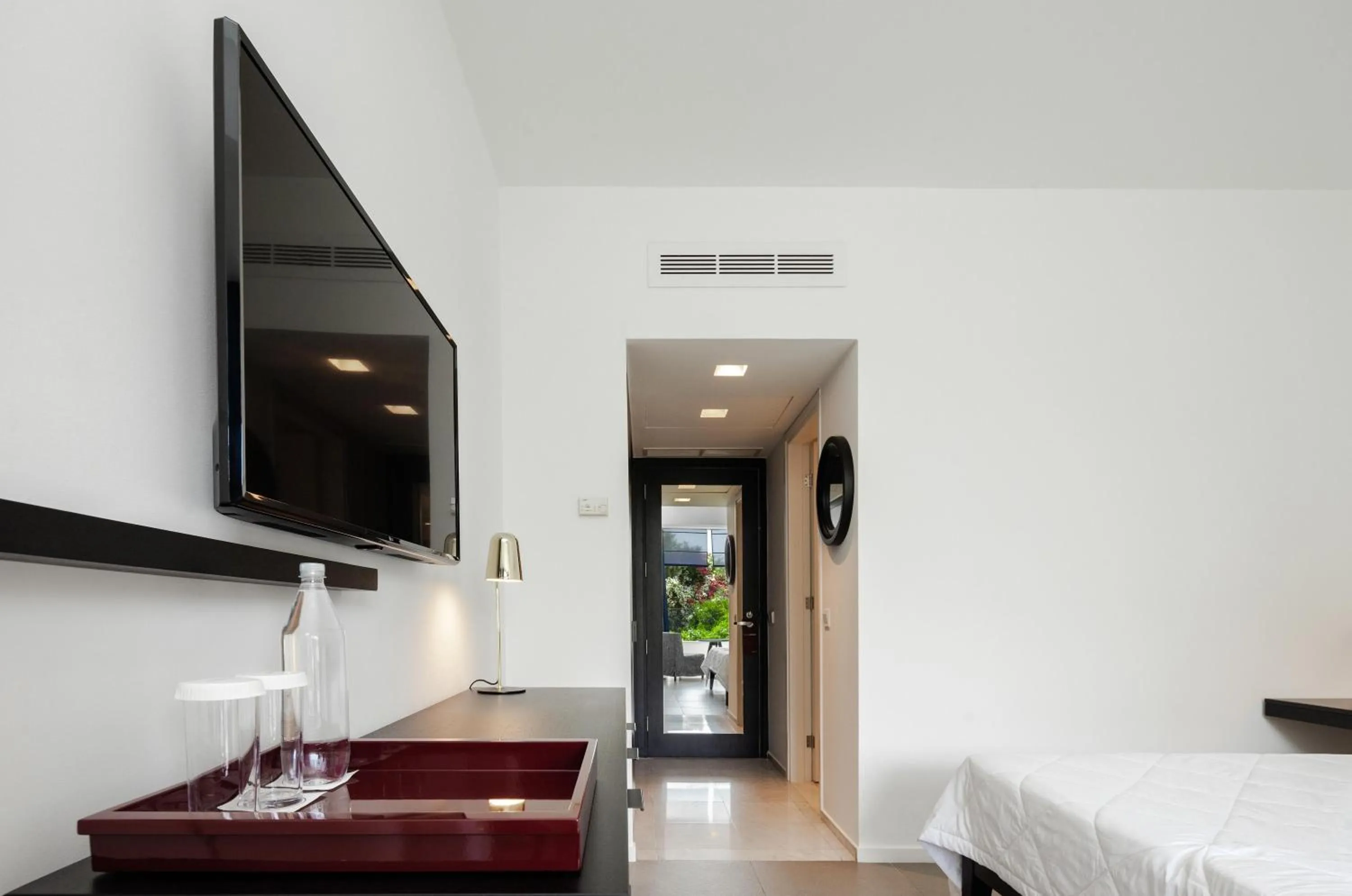 Photo of the whole room, Bed in Almyra