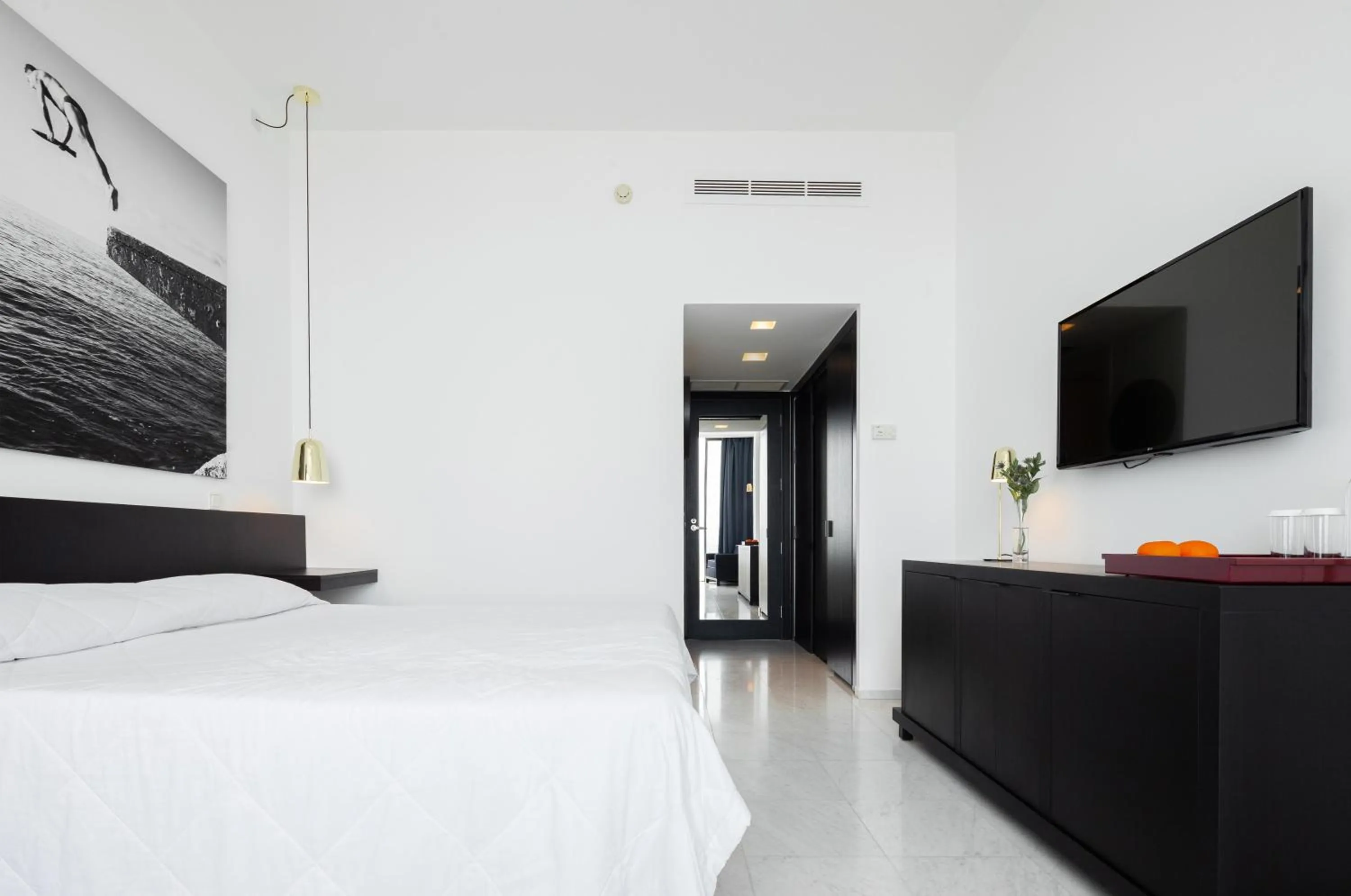 Photo of the whole room, Bed in Almyra