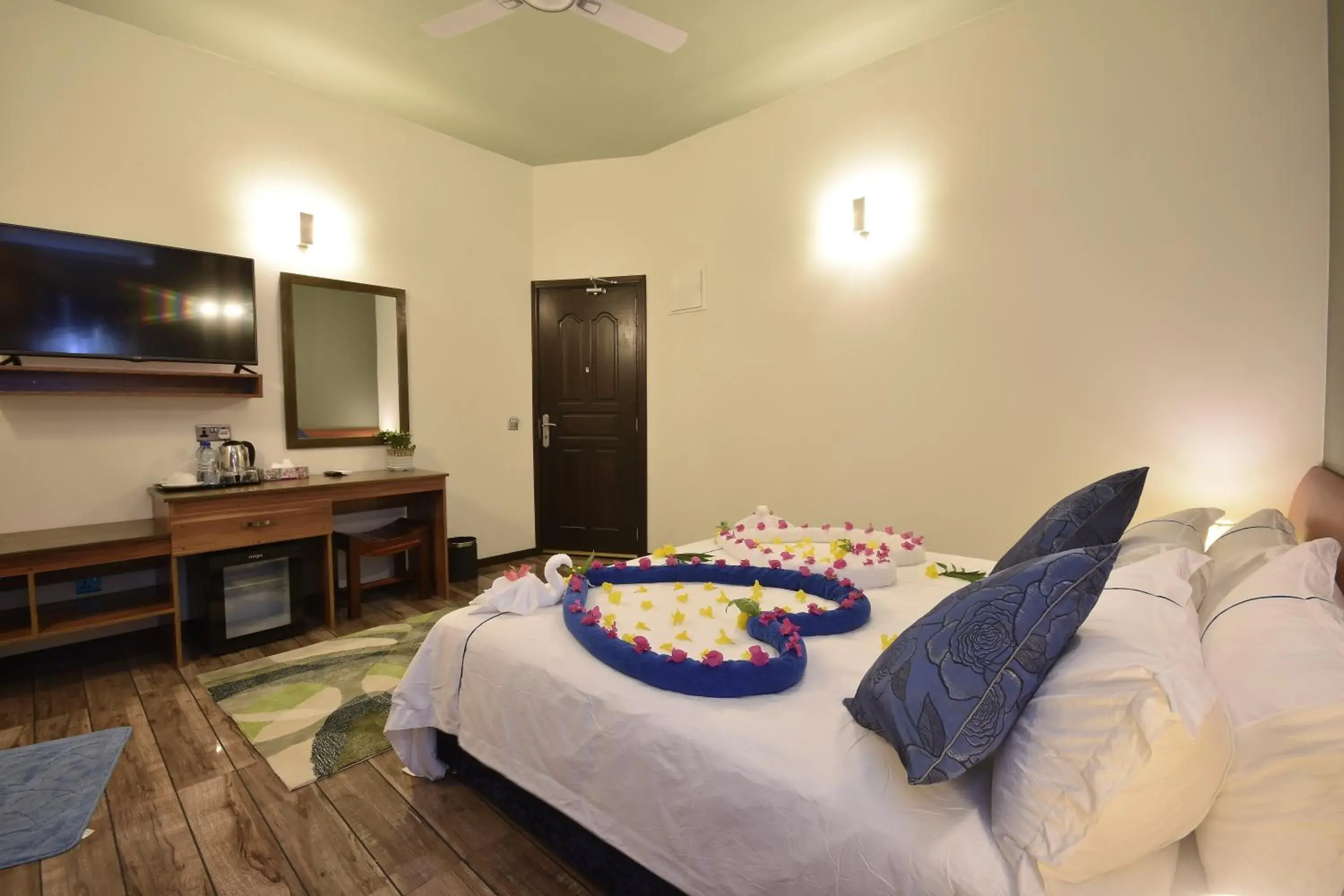 Toilet, Bed in Island Home Inn Toilet, Bed in Island Home Inn