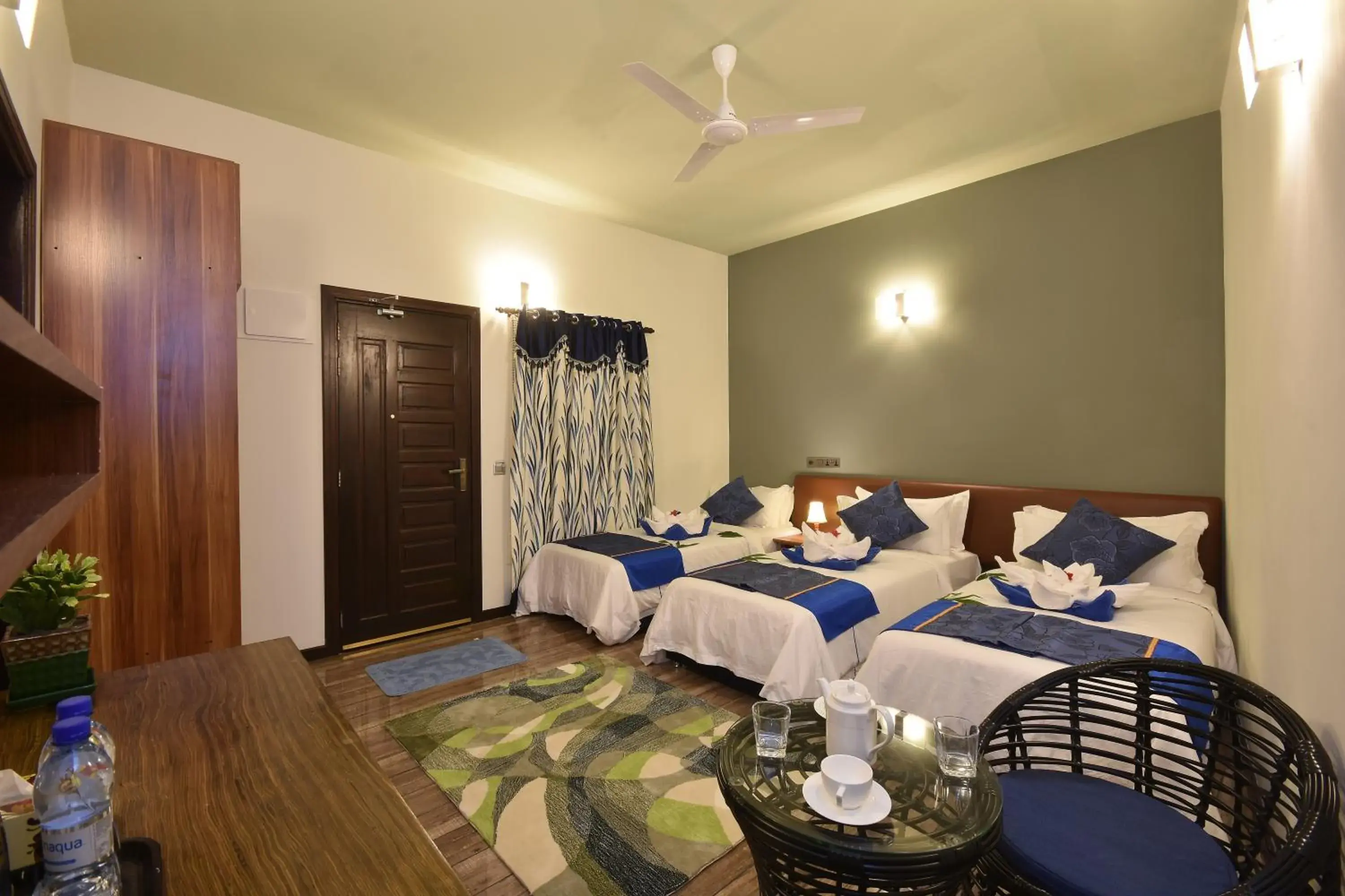 Shower, Bed in Island Home Inn Shower, Bed in Island Home Inn