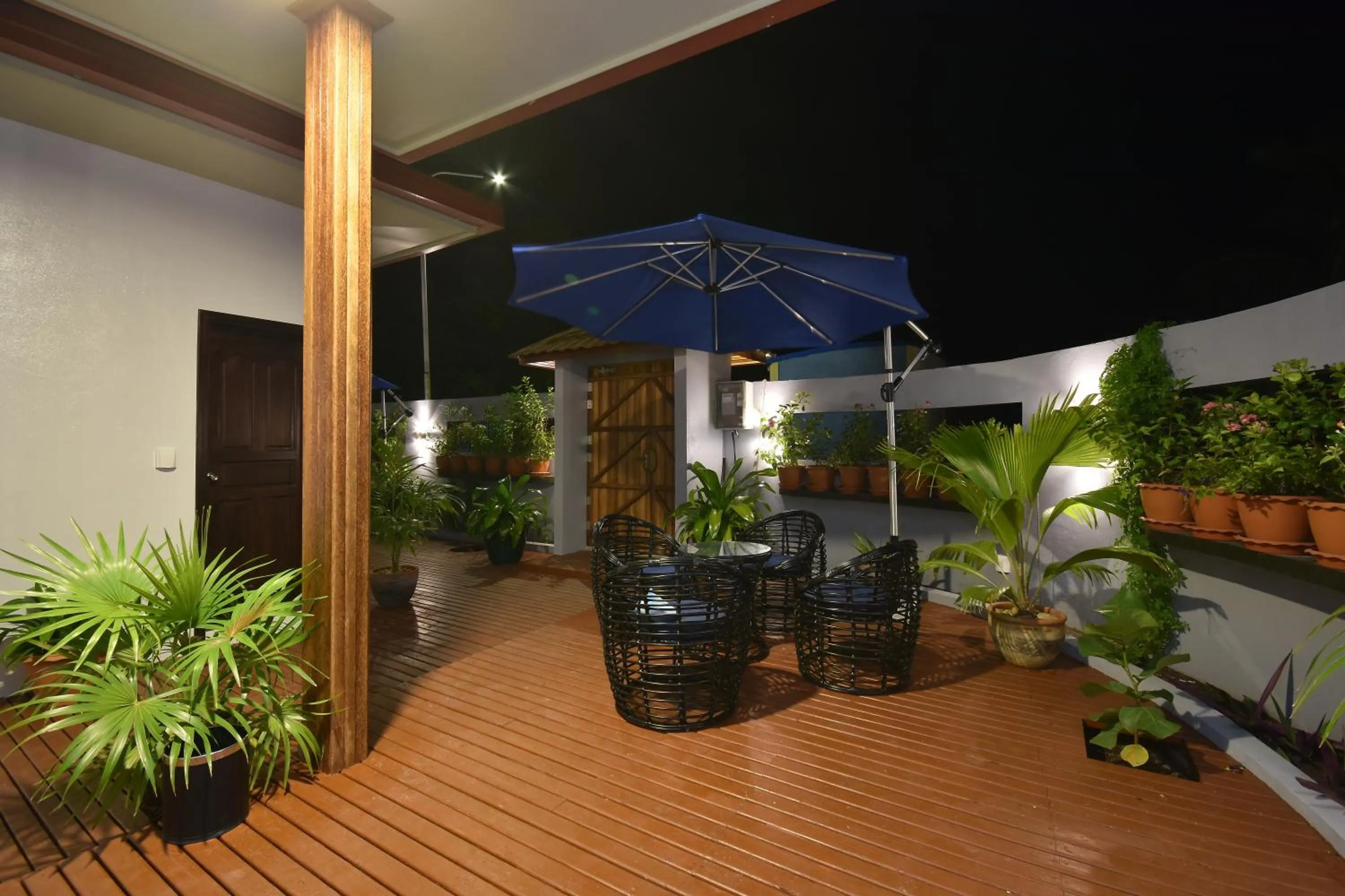 Patio in Island Home Inn