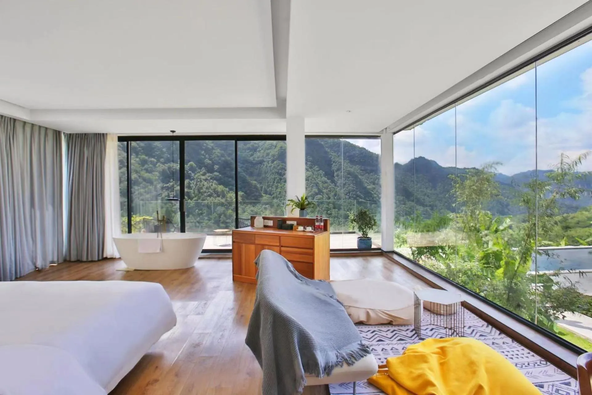 Photo of the whole room, Bed in Purespace