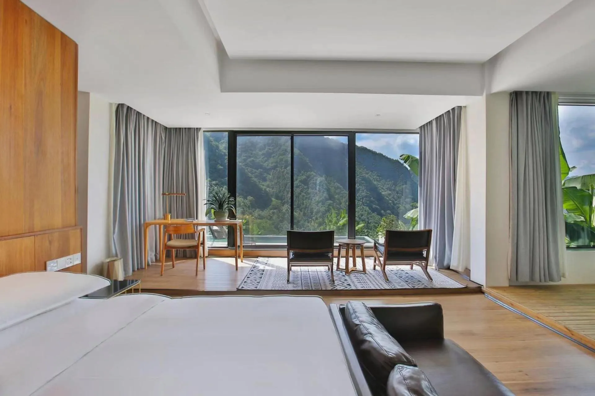 Photo of the whole room, Bed in Purespace