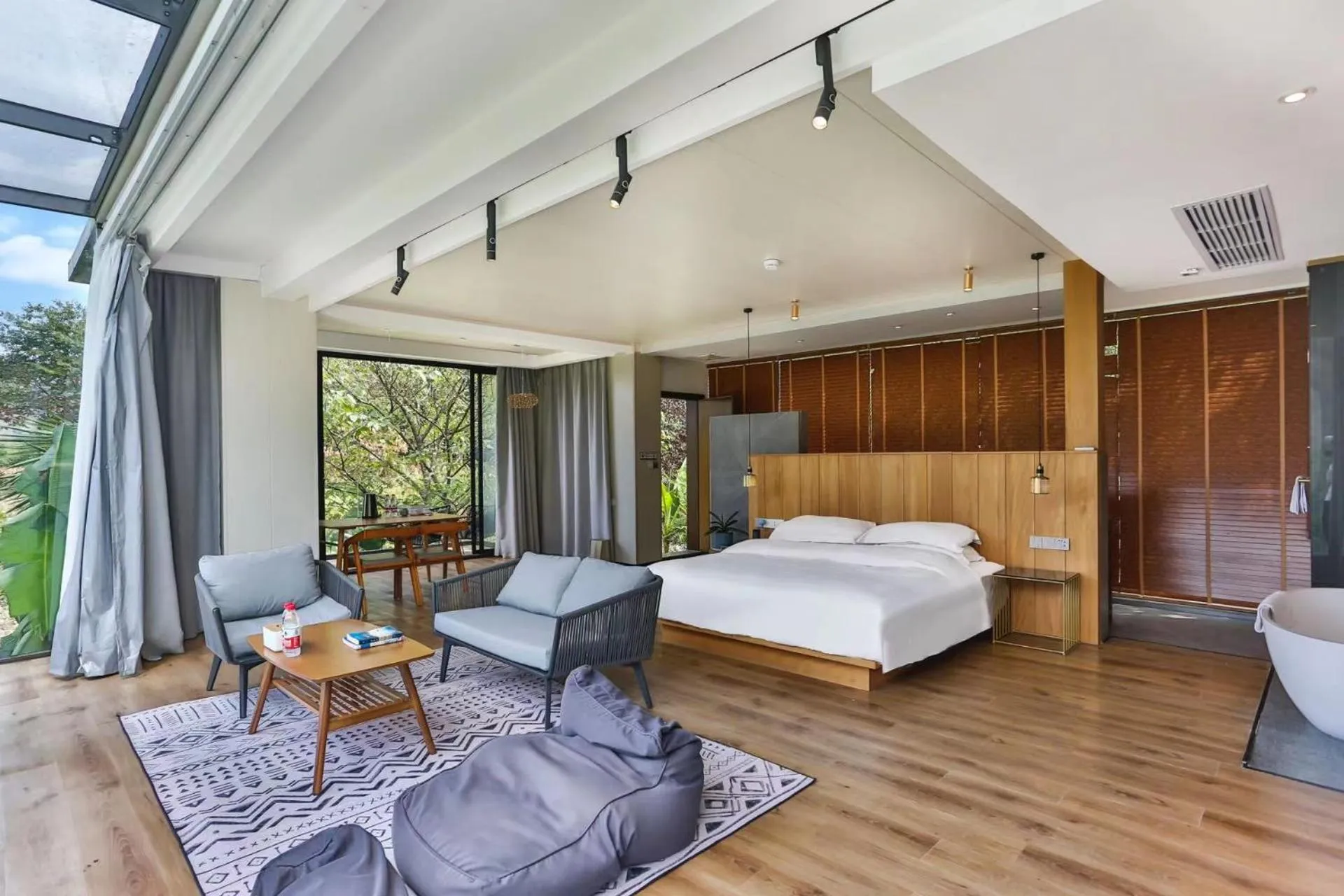 Photo of the whole room, Bed in Purespace