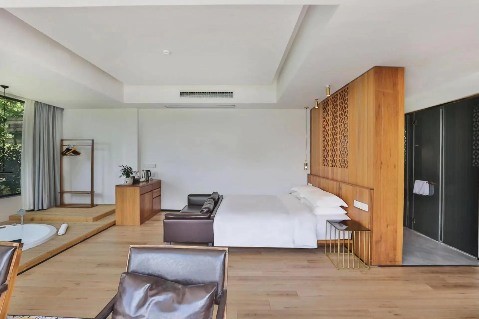 Photo of the whole room, Bed in Purespace