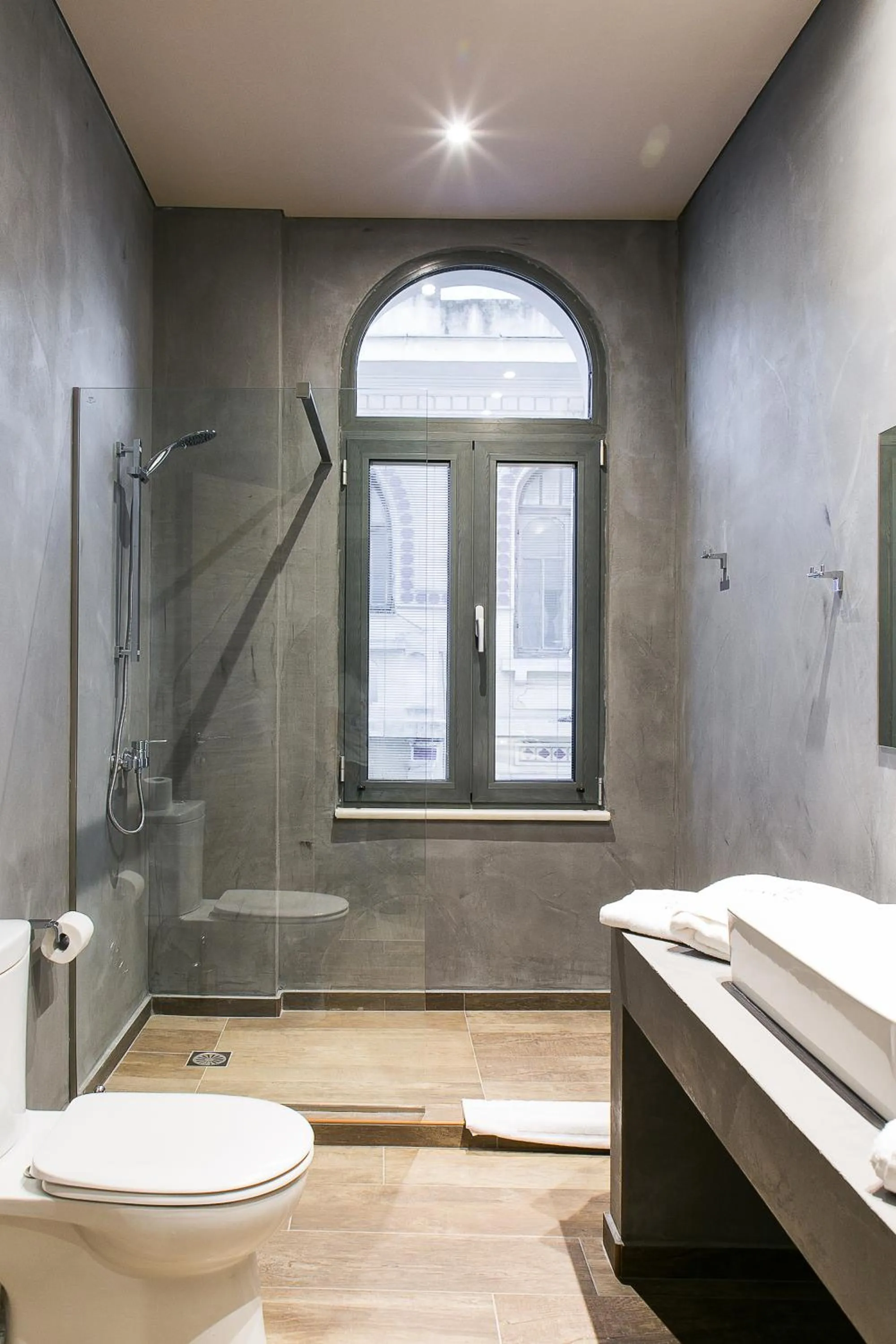 Shower in Superior One Boutique Hotel