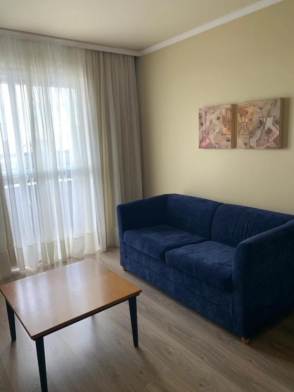 Living room in Astron Suítes São José dos Pinhais by Nobile