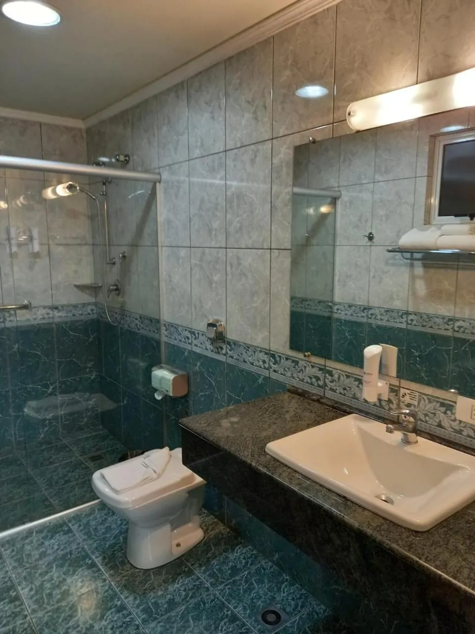 Bathroom in Astron Suítes São José dos Pinhais by Nobile