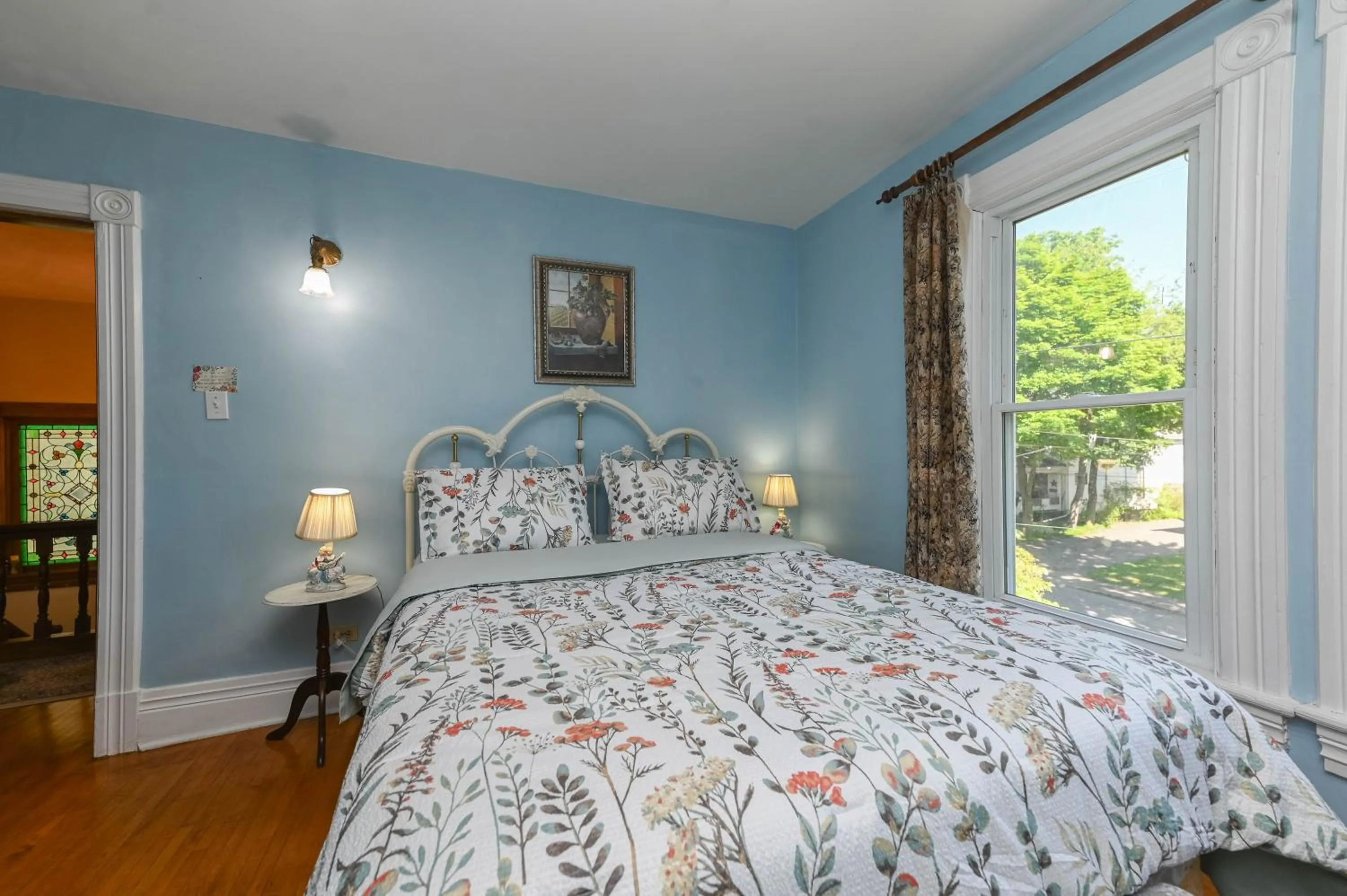 Bed in Niagara Inn Bed and Breakfast
