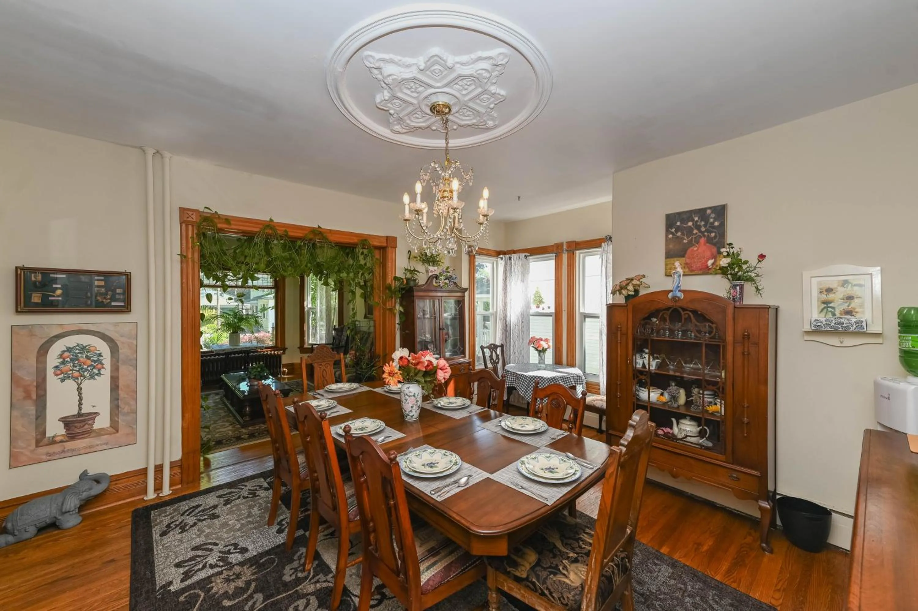 Restaurant/places to eat in Niagara Inn Bed and Breakfast
