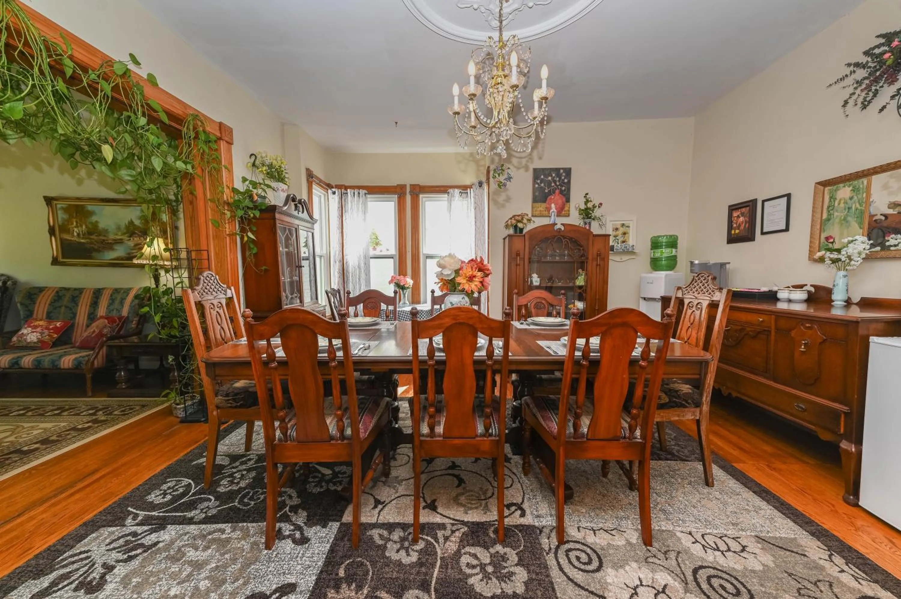 Restaurant/places to eat in Niagara Inn Bed and Breakfast