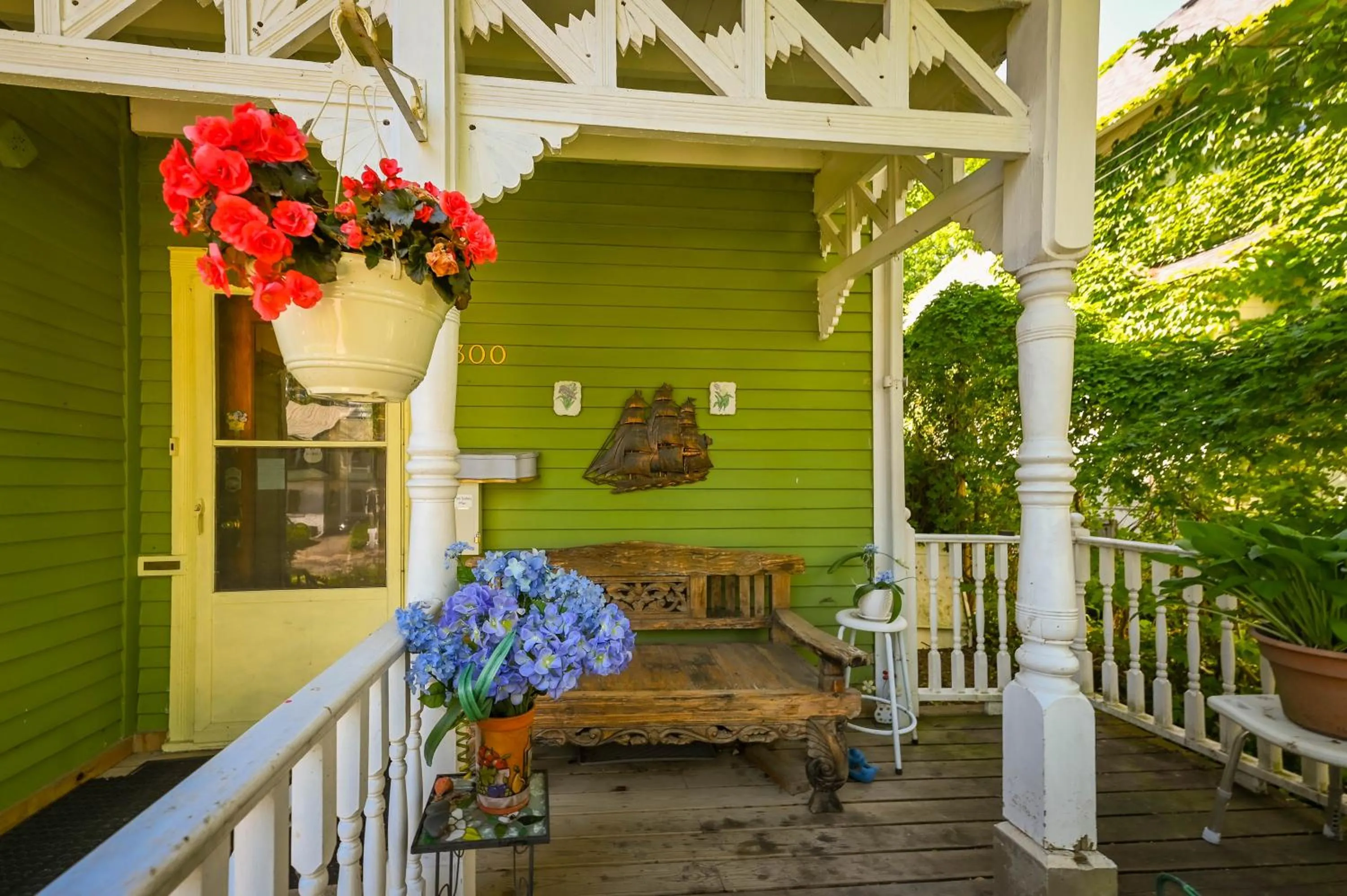 Property building in Niagara Inn Bed and Breakfast