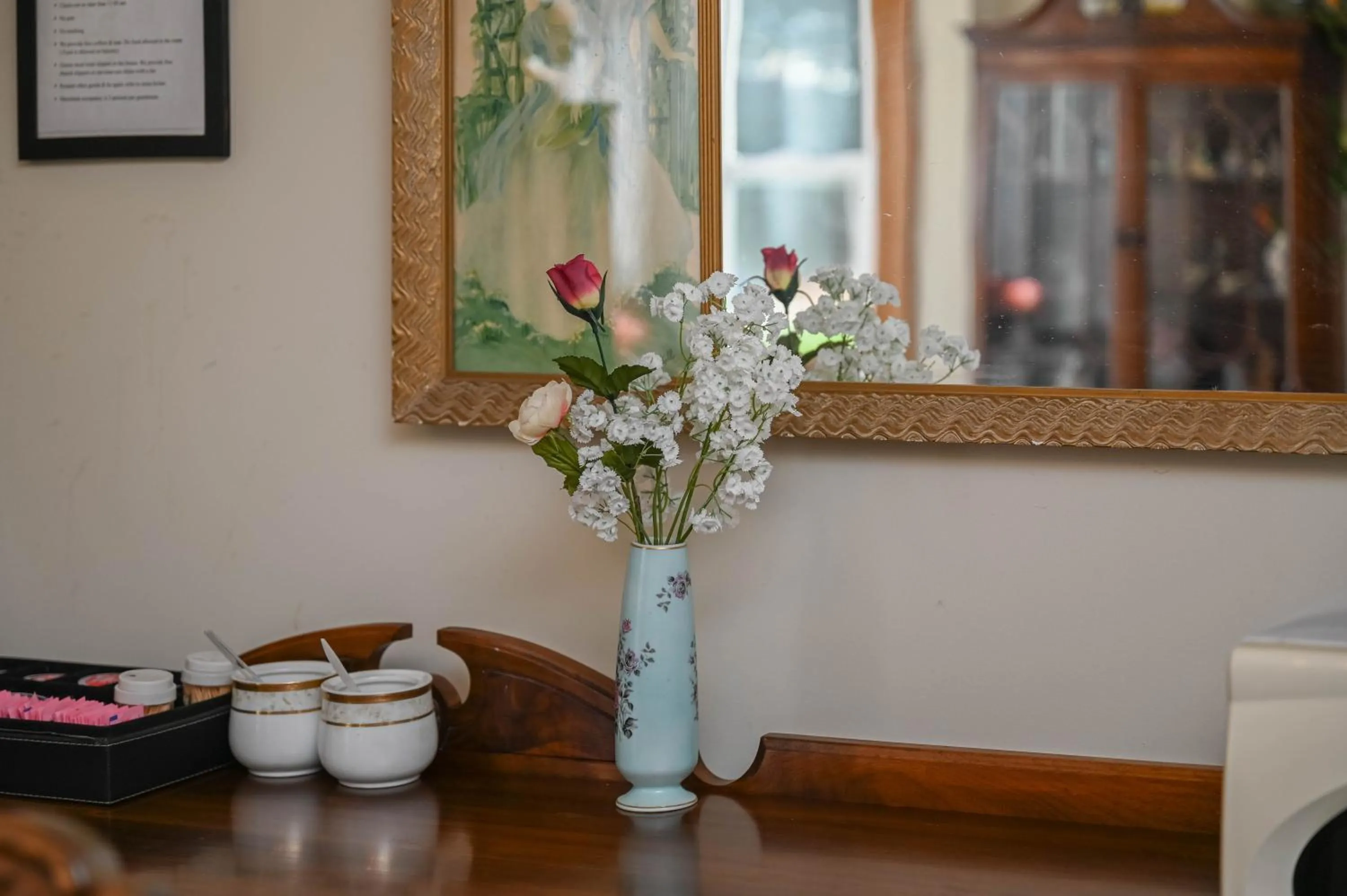 Restaurant/places to eat in Niagara Inn Bed and Breakfast