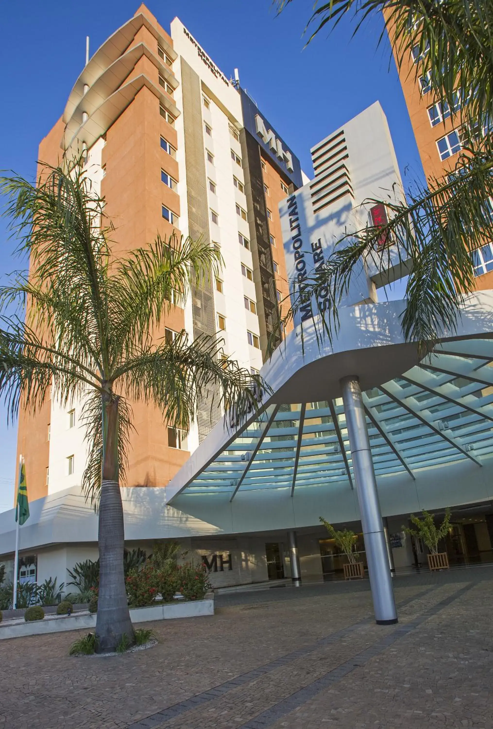 Facade/entrance in Astron Hotel Bauru by Nobile Facade/entrance in Astron Hotel Bauru by Nobile