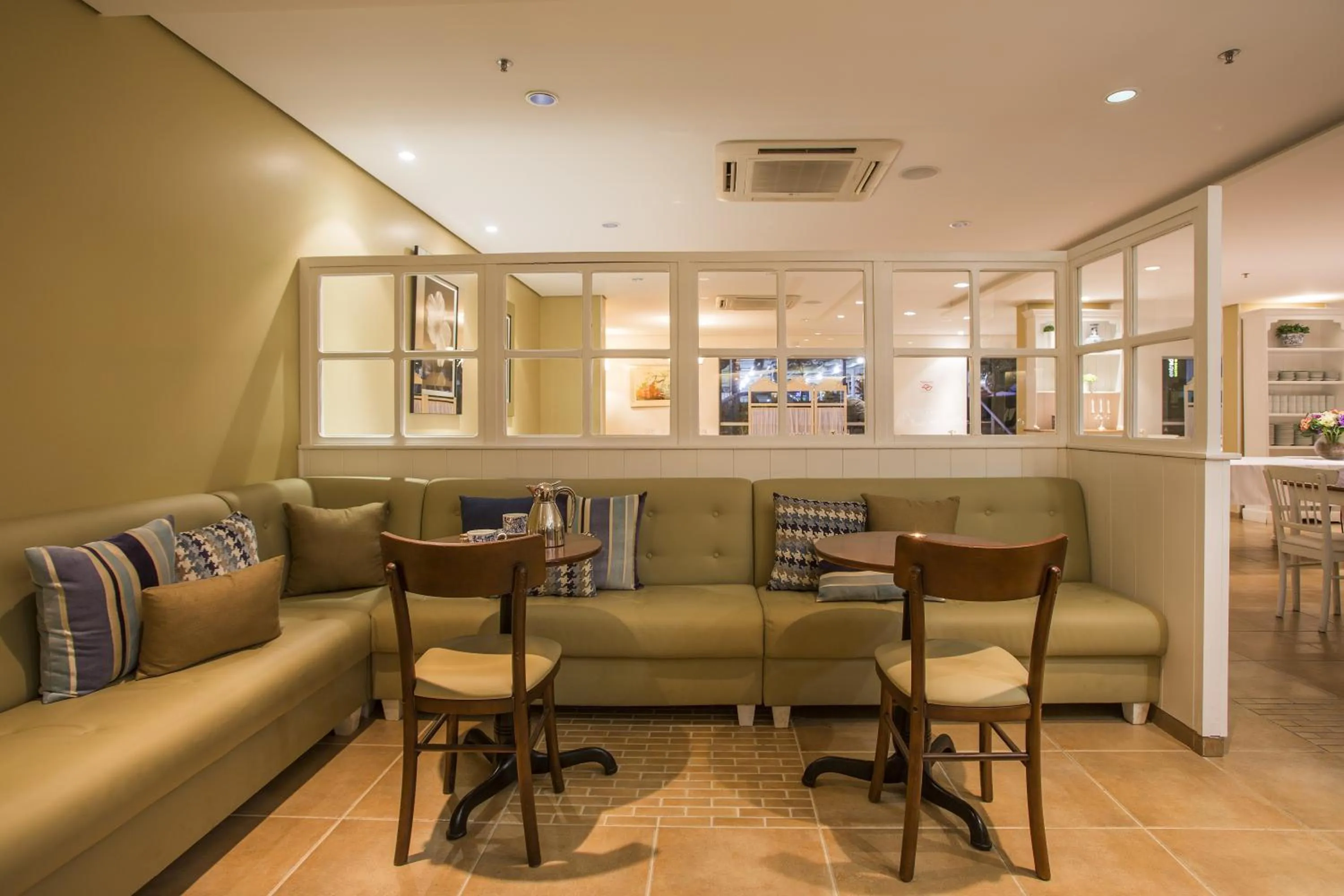 Restaurant/places to eat in Astron Hotel Bauru by Nobile