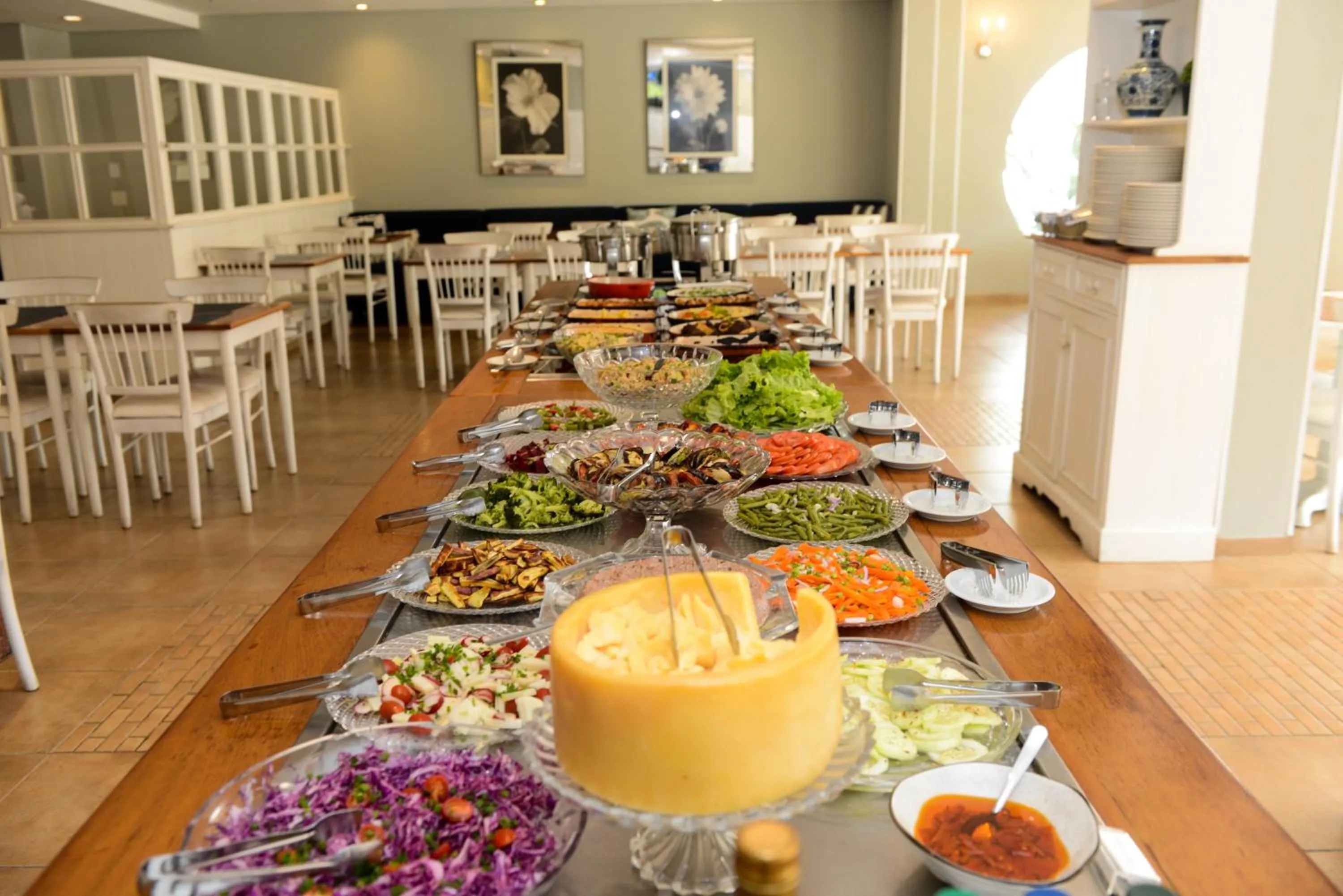 Restaurant/places to eat in Astron Hotel Bauru by Nobile