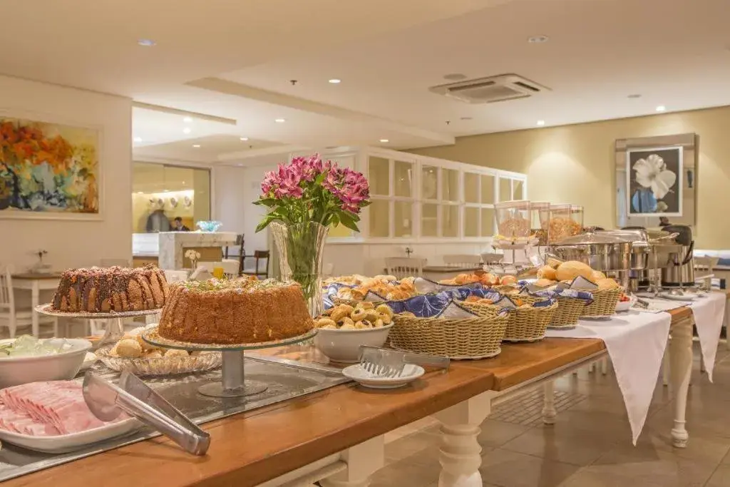 Food and drinks in Astron Hotel Bauru by Nobile Food and drinks in Astron Hotel Bauru by Nobile