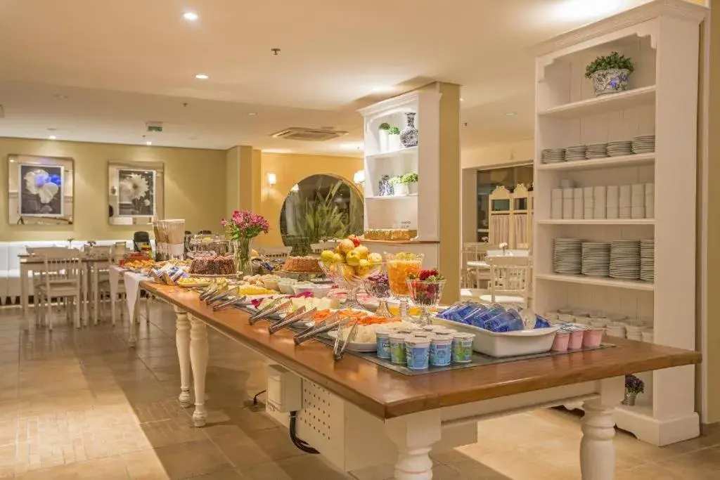Food and drinks in Astron Hotel Bauru by Nobile Food and drinks in Astron Hotel Bauru by Nobile