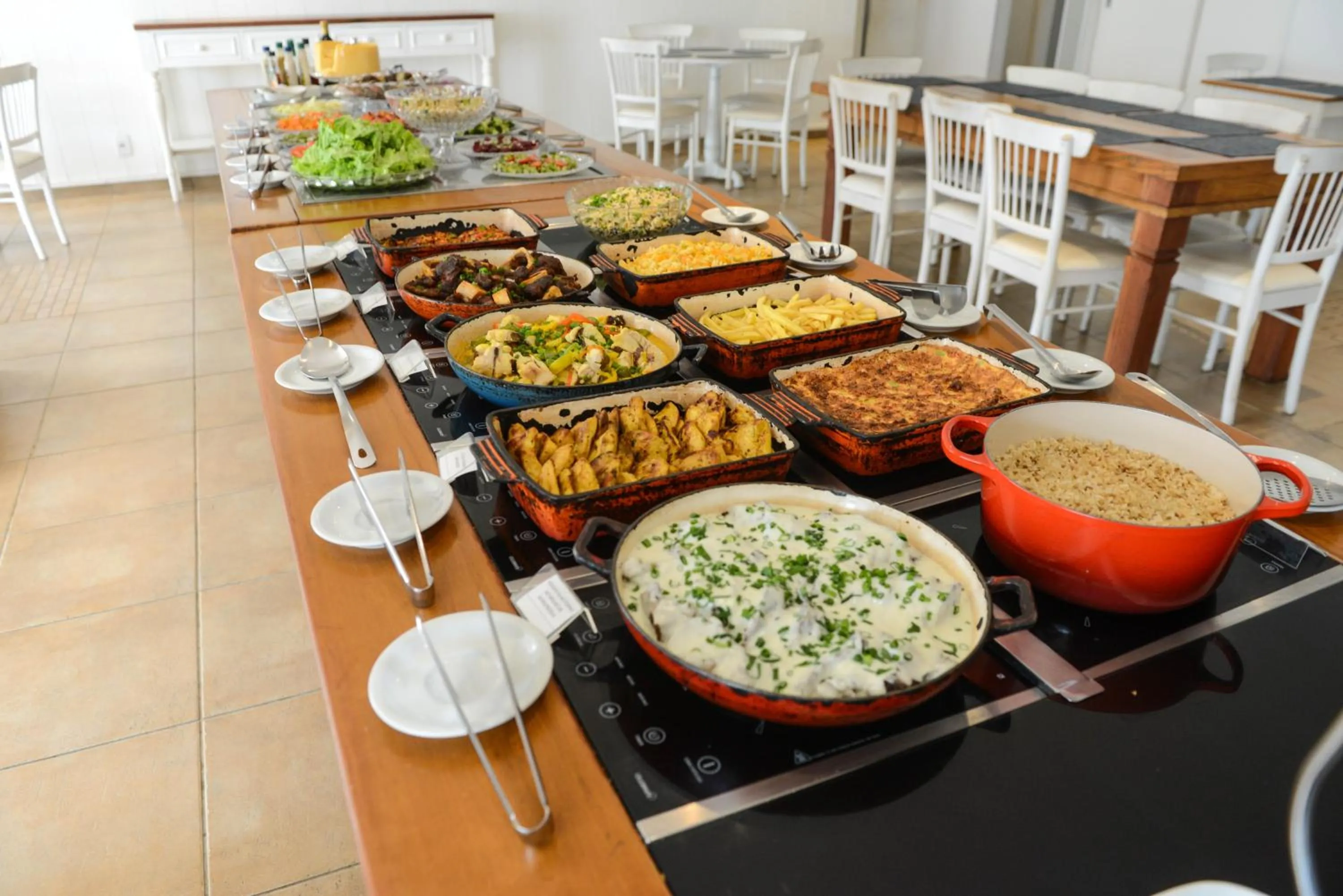 Food and drinks in Astron Hotel Bauru by Nobile