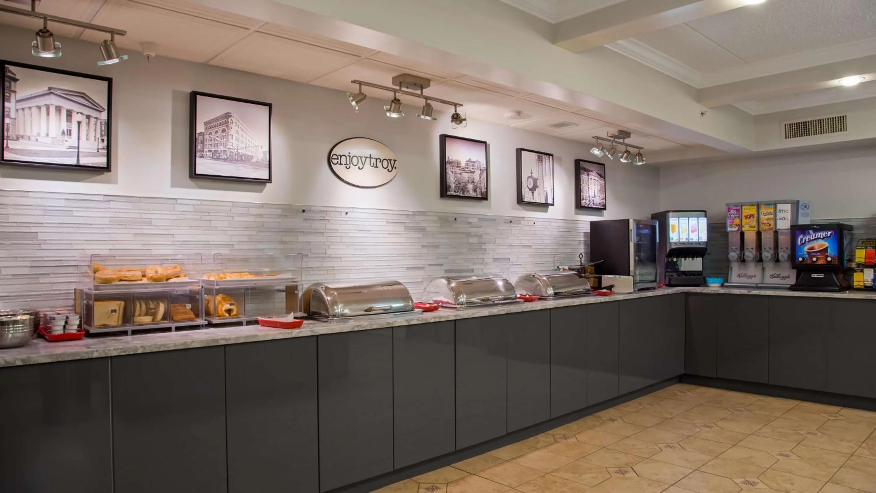 Breakfast in Best Western PLUS Franklin Square Inn