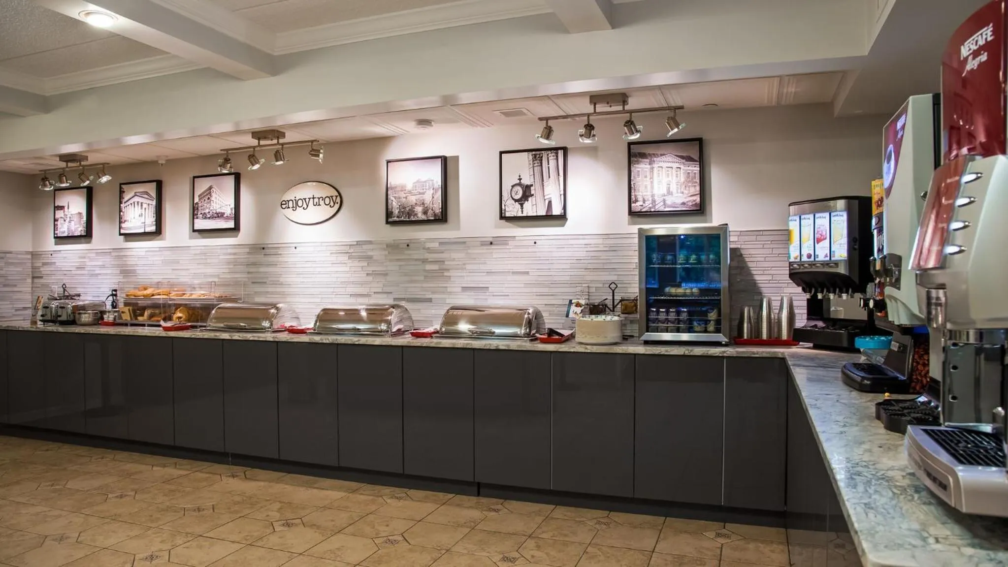 Breakfast in Best Western PLUS Franklin Square Inn