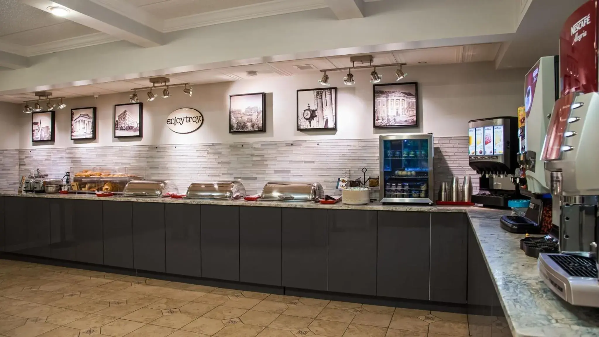 Breakfast in Best Western PLUS Franklin Square Inn Breakfast in Best Western PLUS Franklin Square Inn