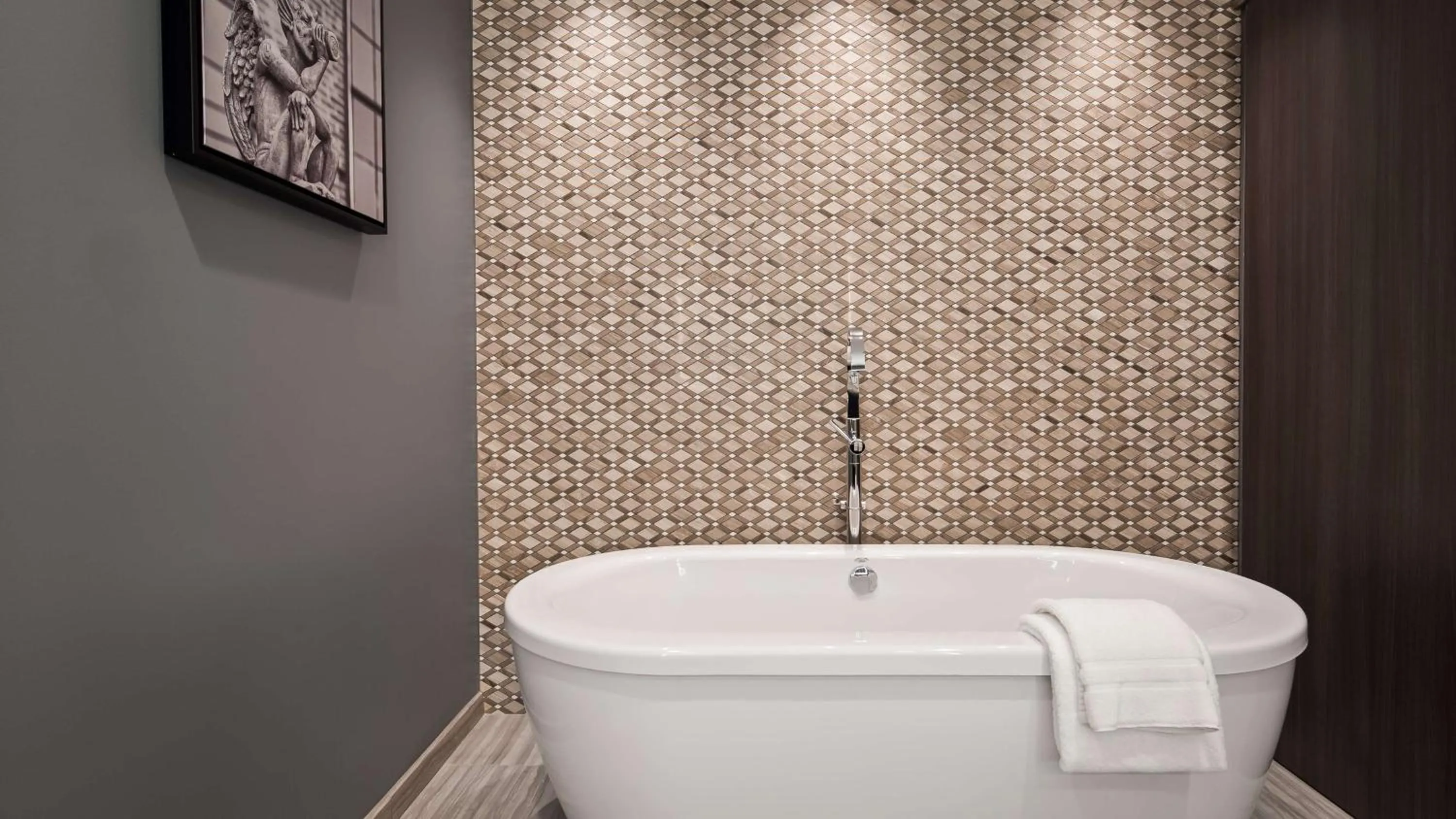 Bathroom in Best Western PLUS Franklin Square Inn