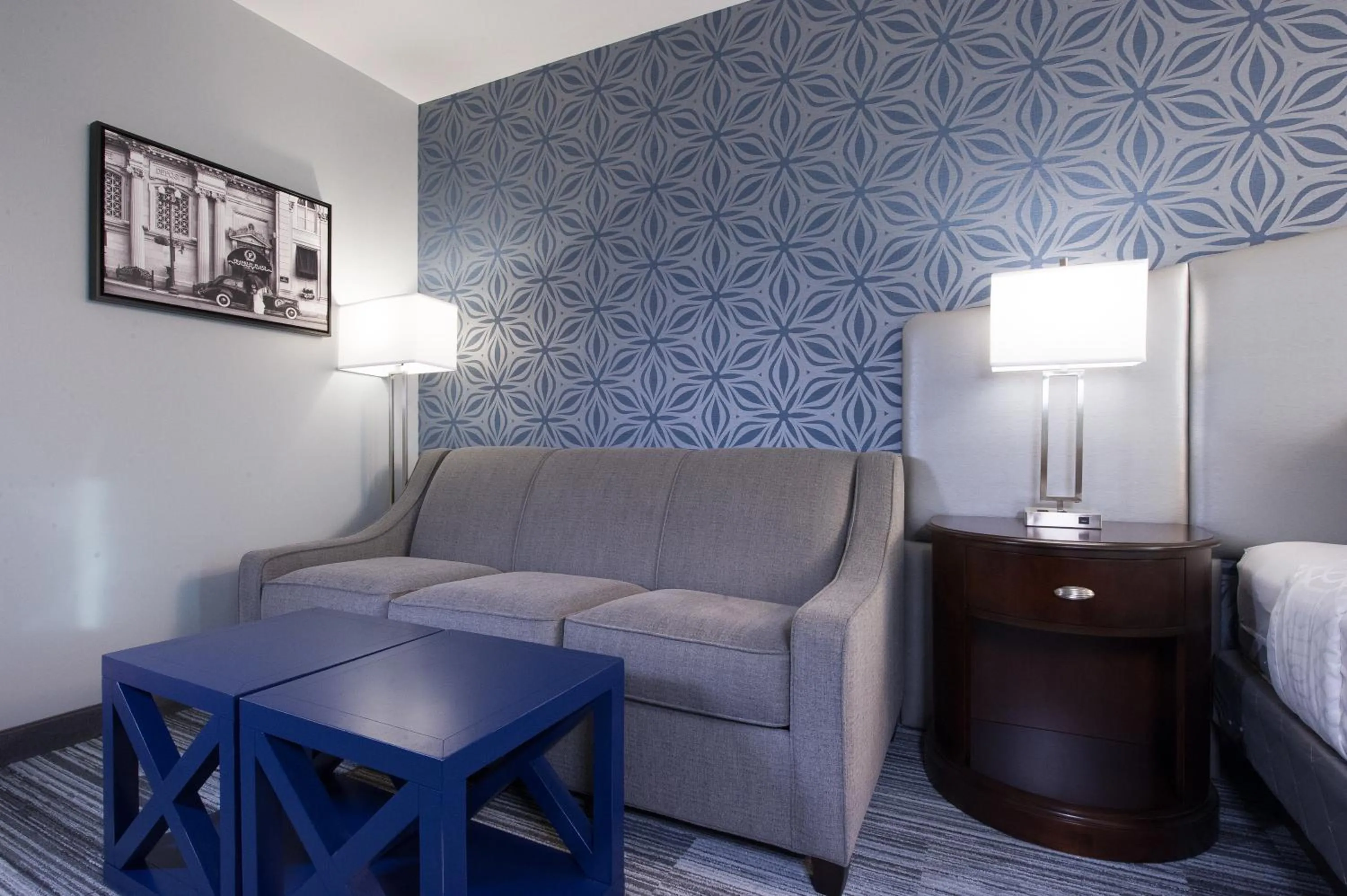 Bed in Best Western PLUS Franklin Square Inn