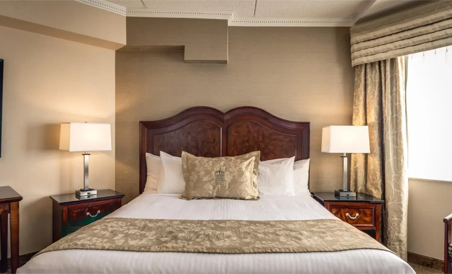 Bed in Monte Carlo Inn & Suites Downtown Markham Bed in Monte Carlo Inn & Suites Downtown Markham