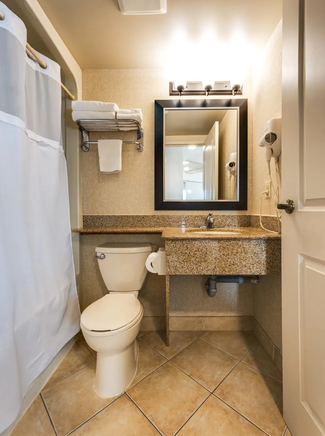 Bathroom in Monte Carlo Inn & Suites Downtown Markham