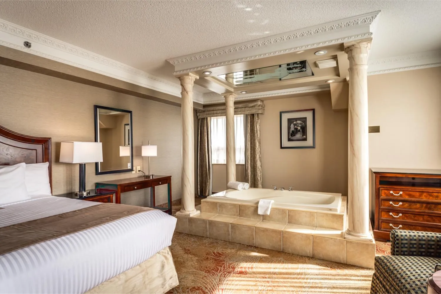 Bath, Bed in Monte Carlo Inn & Suites Downtown Markham