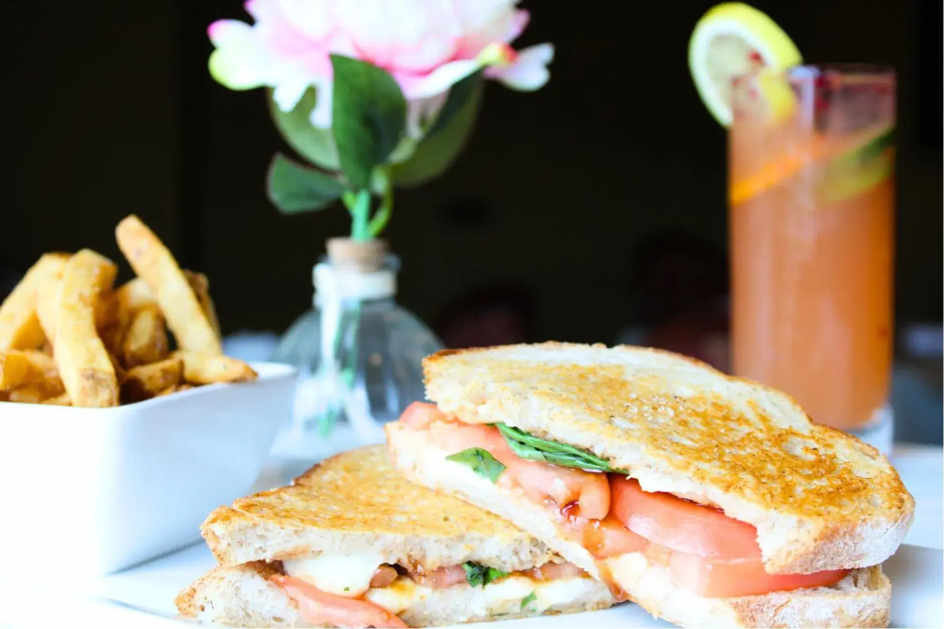 Restaurant/places to eat in Monte Carlo Inn & Suites Downtown Markham Restaurant/places to eat in Monte Carlo Inn & Suites Downtown Markham