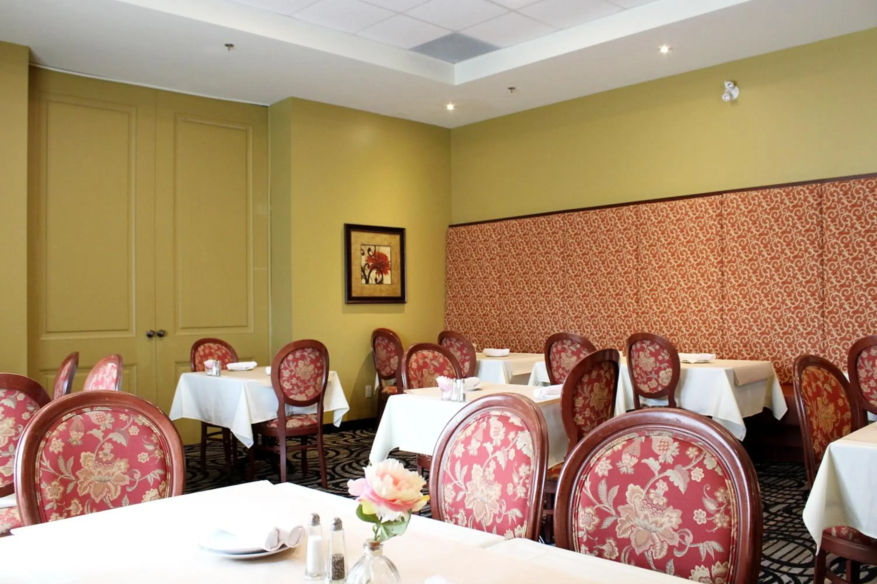Restaurant/places to eat in Monte Carlo Inn & Suites Downtown Markham Restaurant/places to eat in Monte Carlo Inn & Suites Downtown Markham