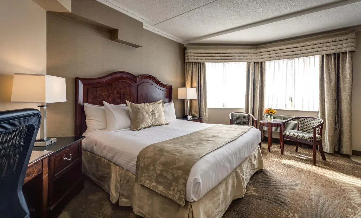 Bedroom, Bed in Monte Carlo Inn & Suites Downtown Markham Bedroom, Bed in Monte Carlo Inn & Suites Downtown Markham