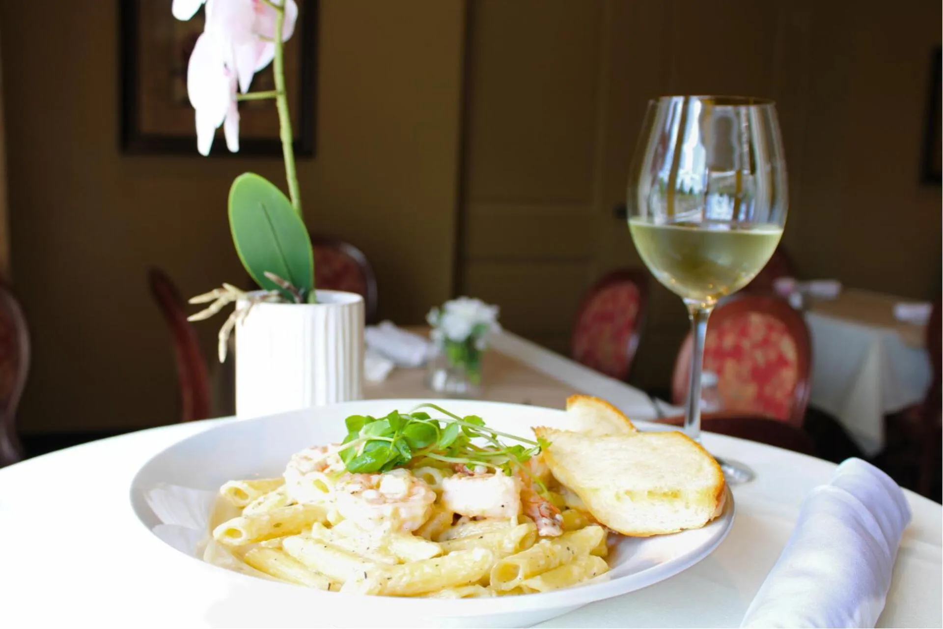 Restaurant/places to eat in Monte Carlo Inn & Suites Downtown Markham